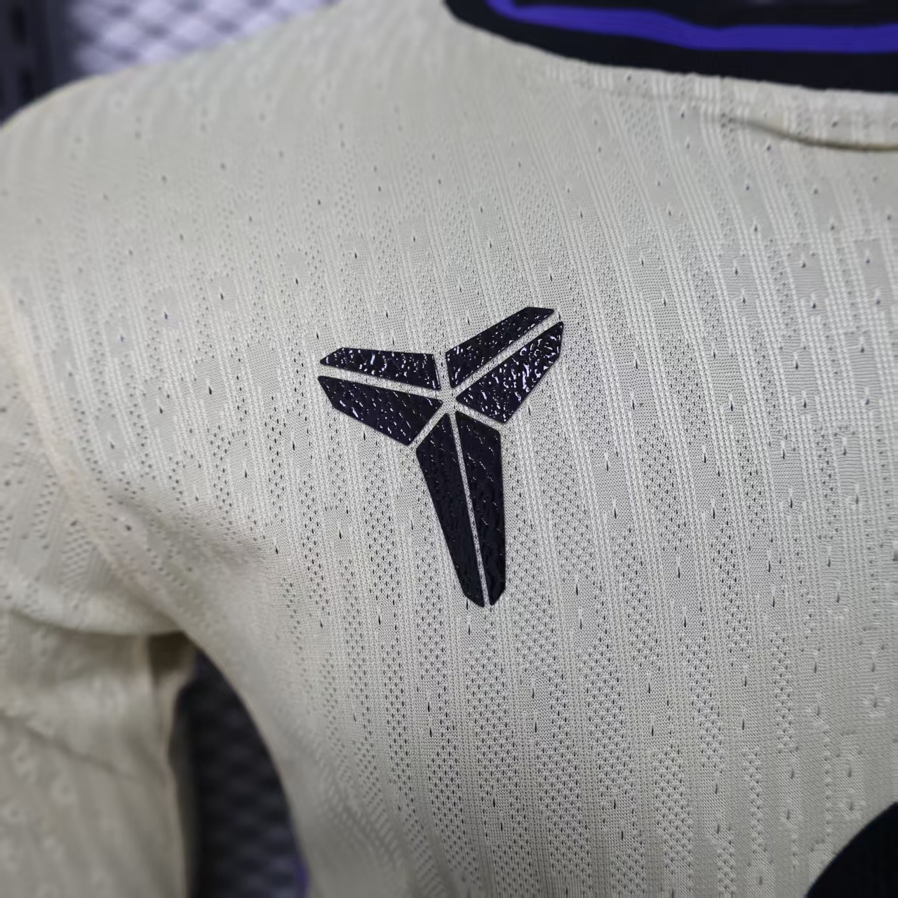 Barcelona 2025/26 Away Jersey (Player Version, Long Sleeve) - Image 3