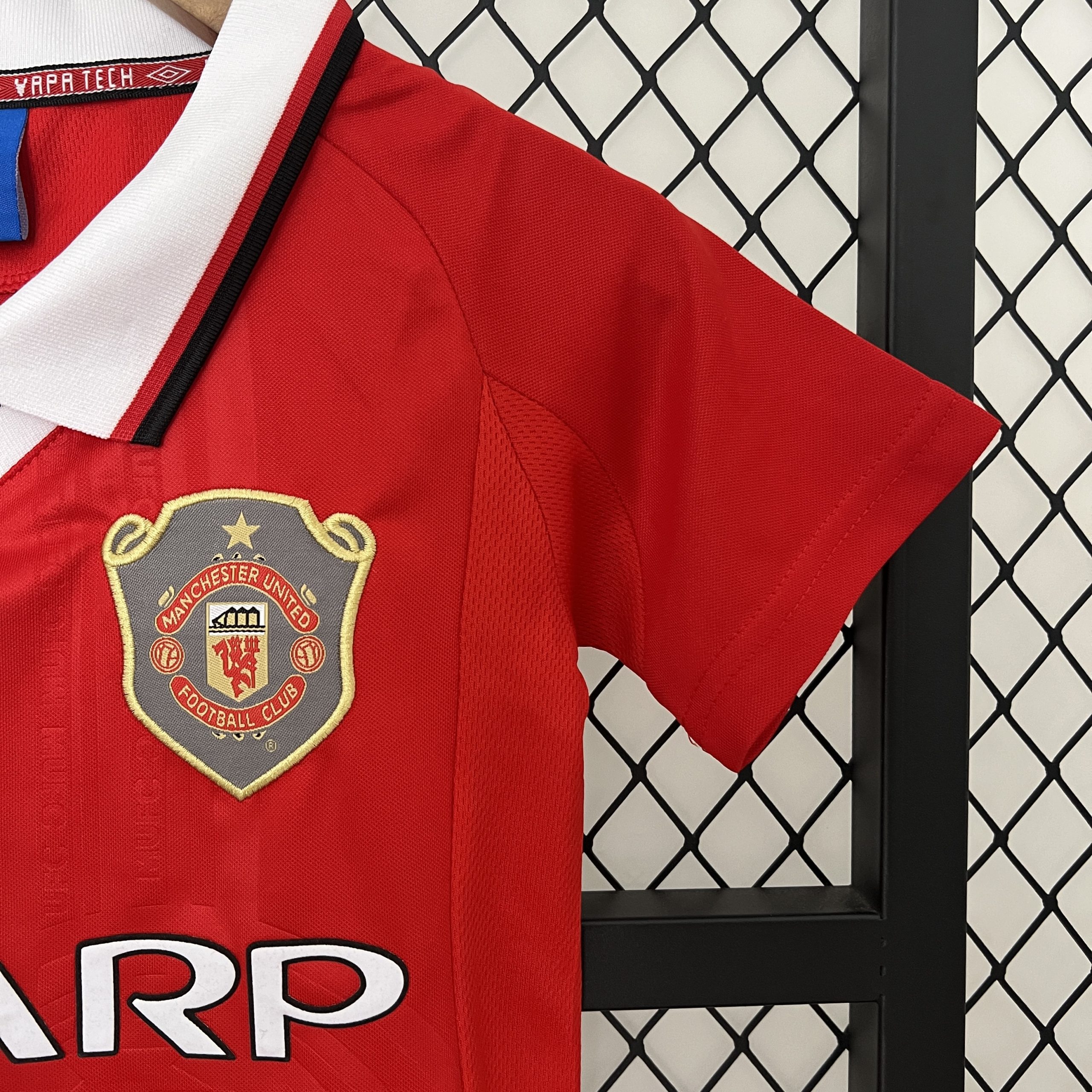 Manchester United 1999/00 Home Kids Kit - Image 5