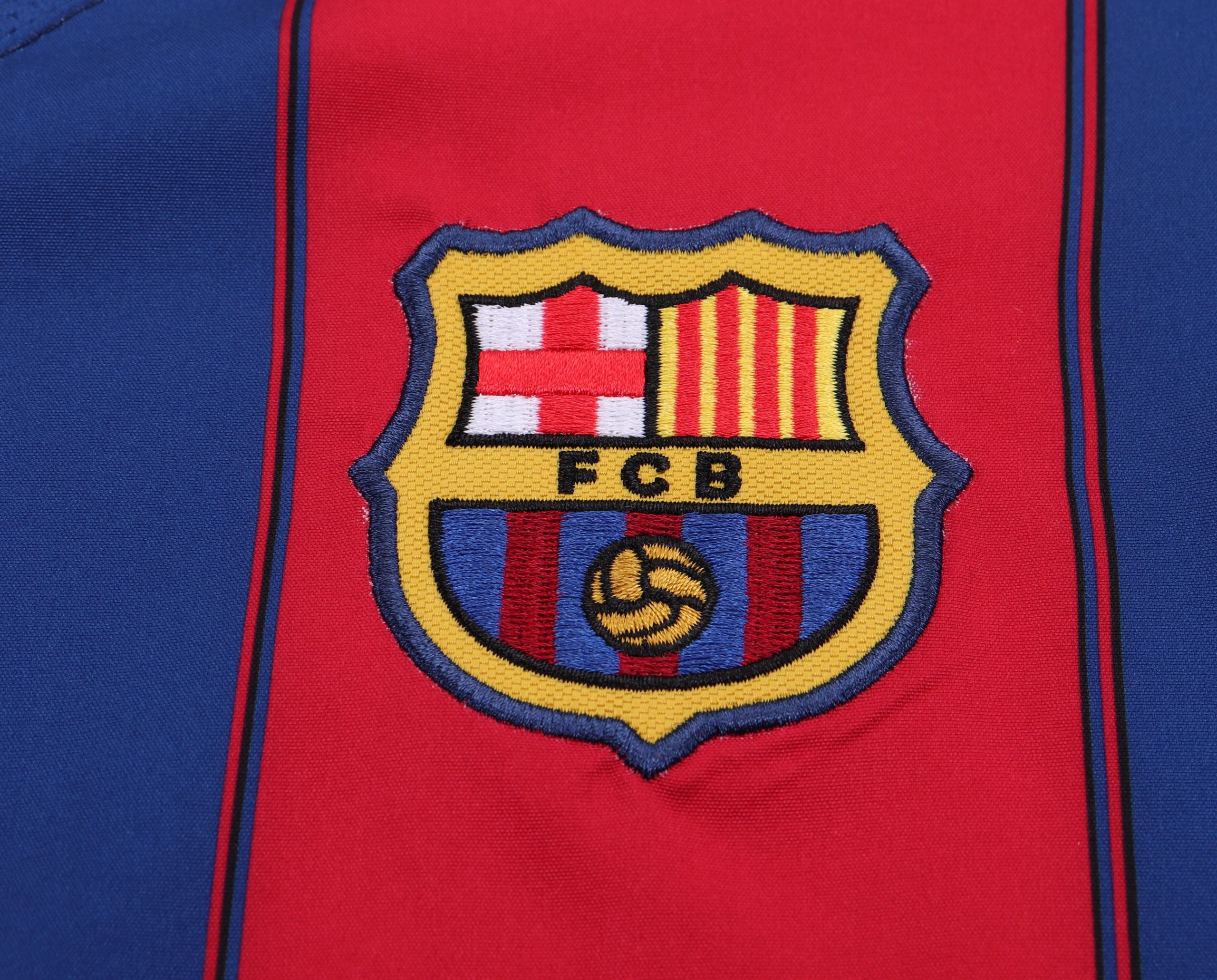 Barcelona 2003/04 Home Kids Kit - Image 5
