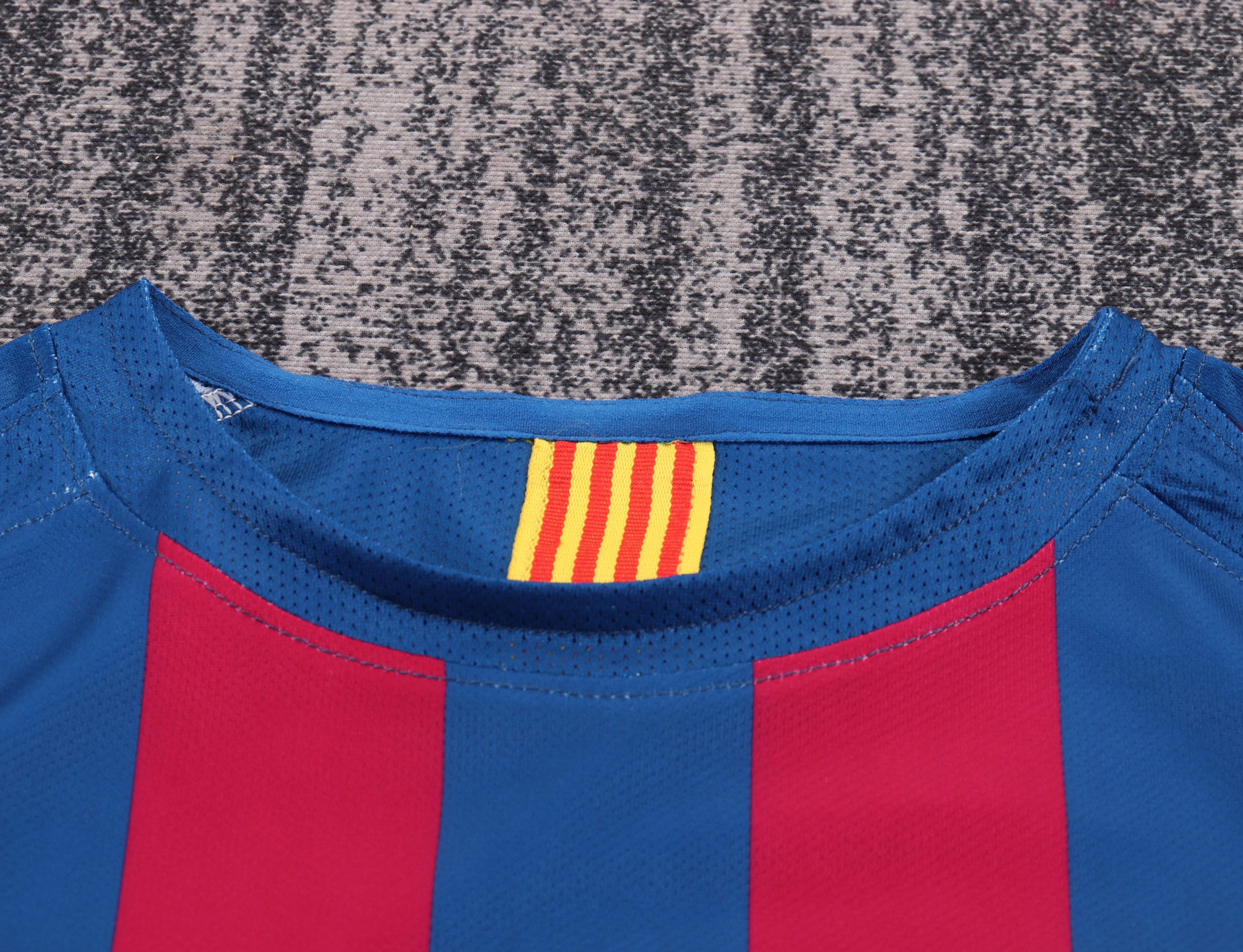 Barcelona 2005/06 Home Retro Kids Jersey (Long Sleeve) - Image 3