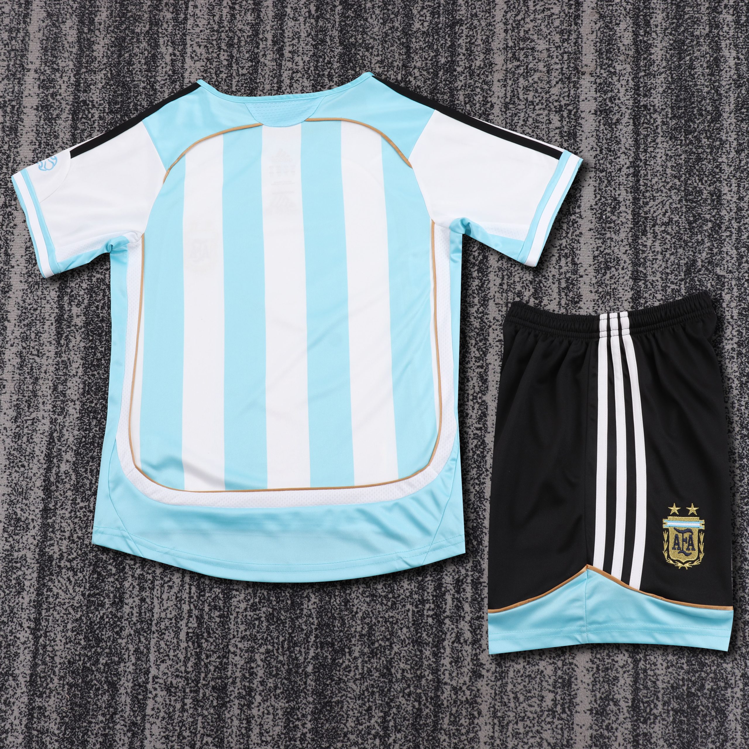 Argentina 2006 World Cup Home Kids Kit - Image 2