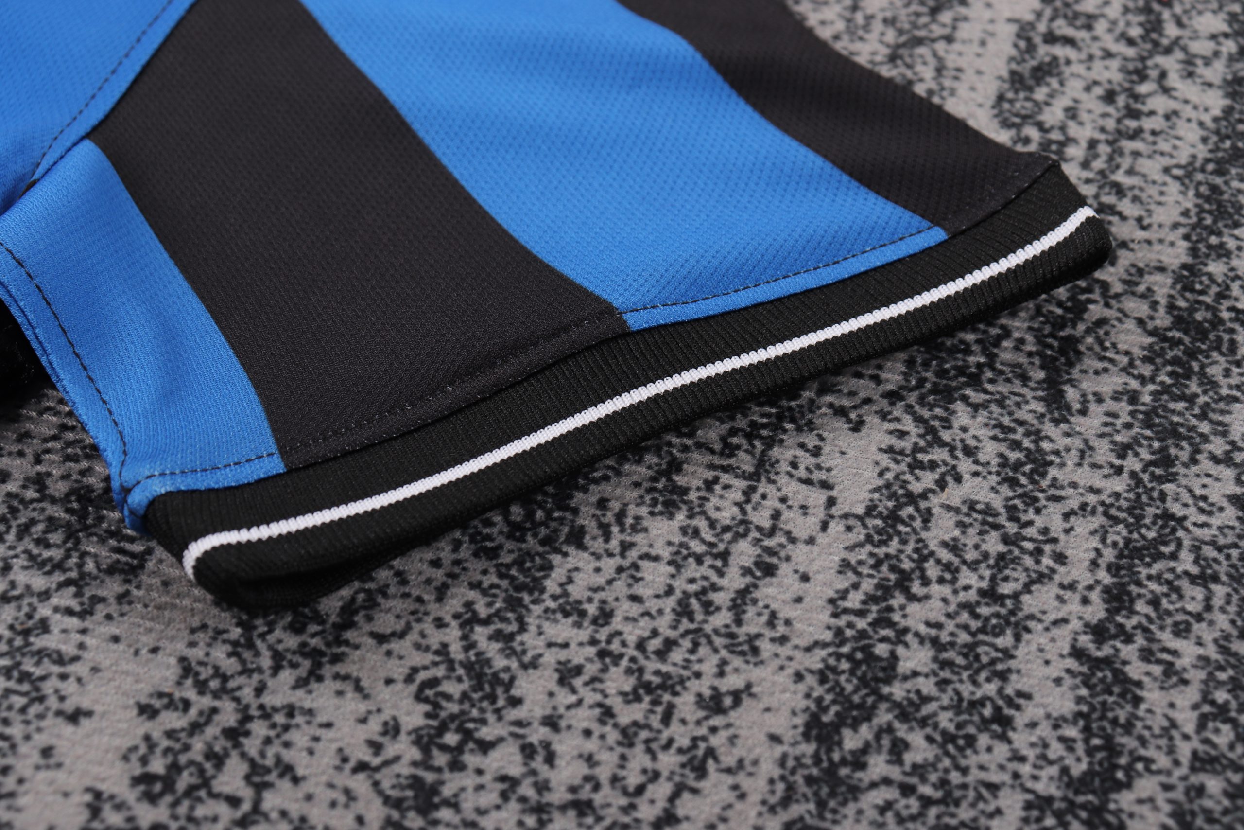 Inter Milan 2009/10 Champions League Home Kids Kit - Image 3