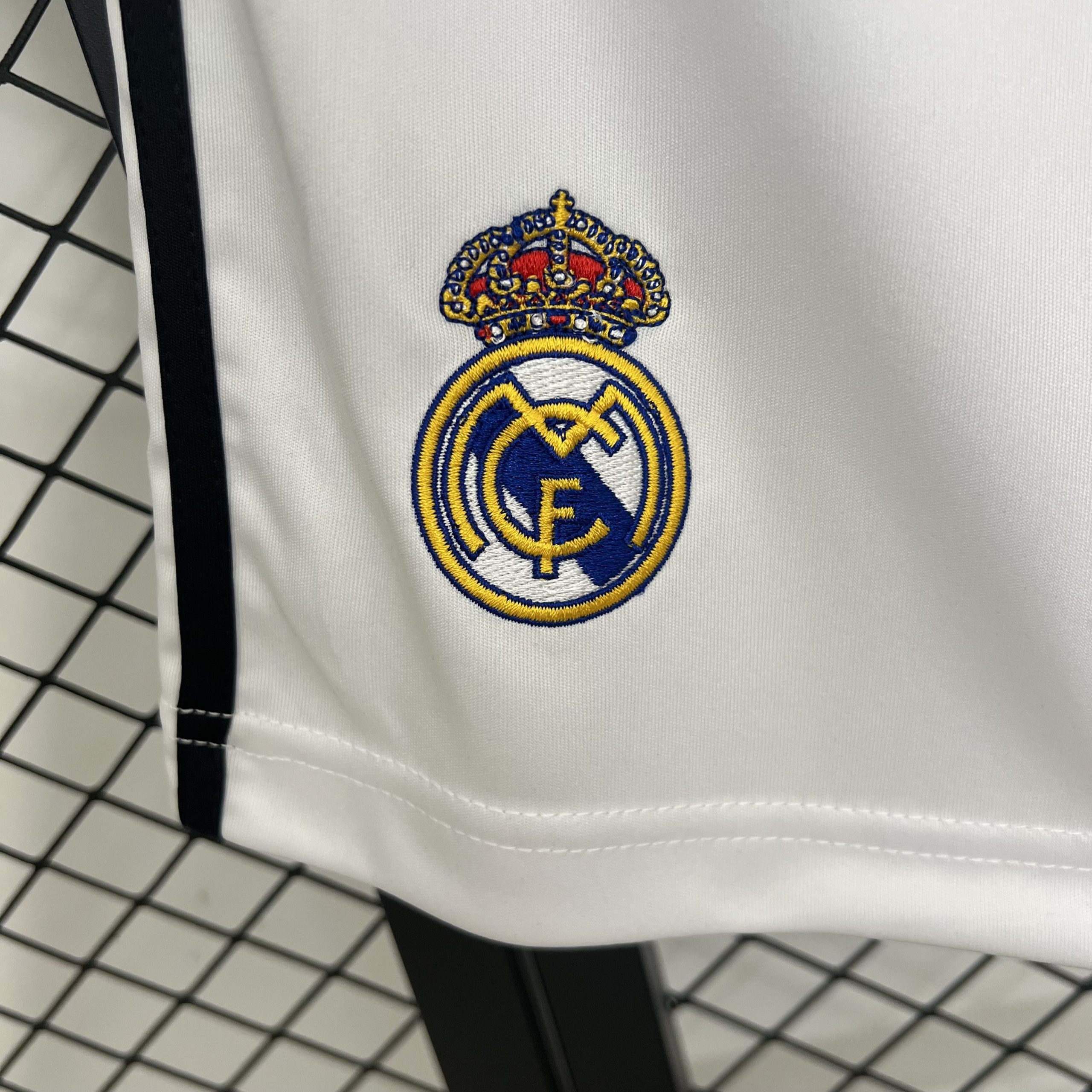 Real Madrid 2025/26 Home Shorts - Image 4