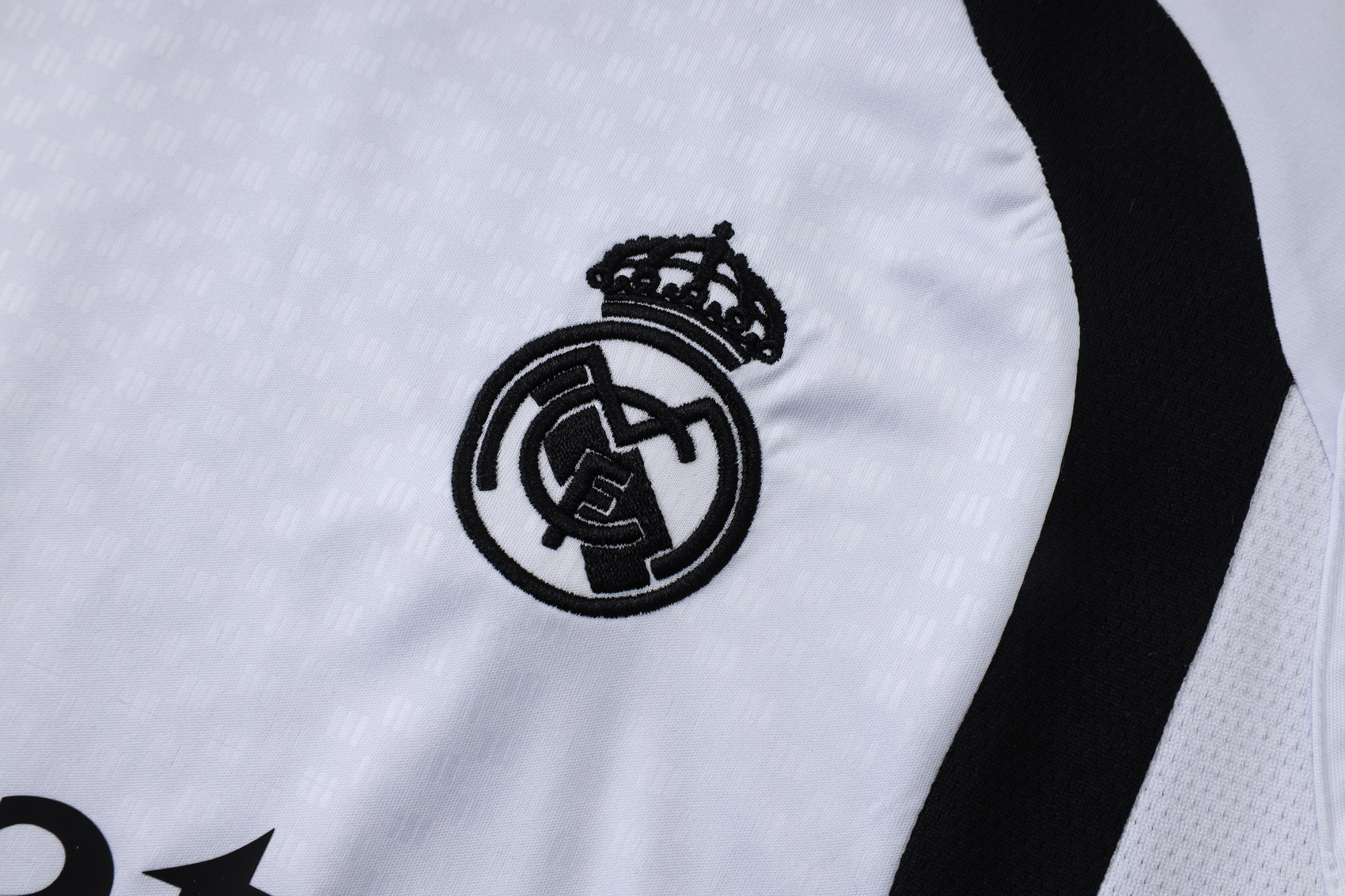 2026/27 Real Madrid Vest Suit - Image 5