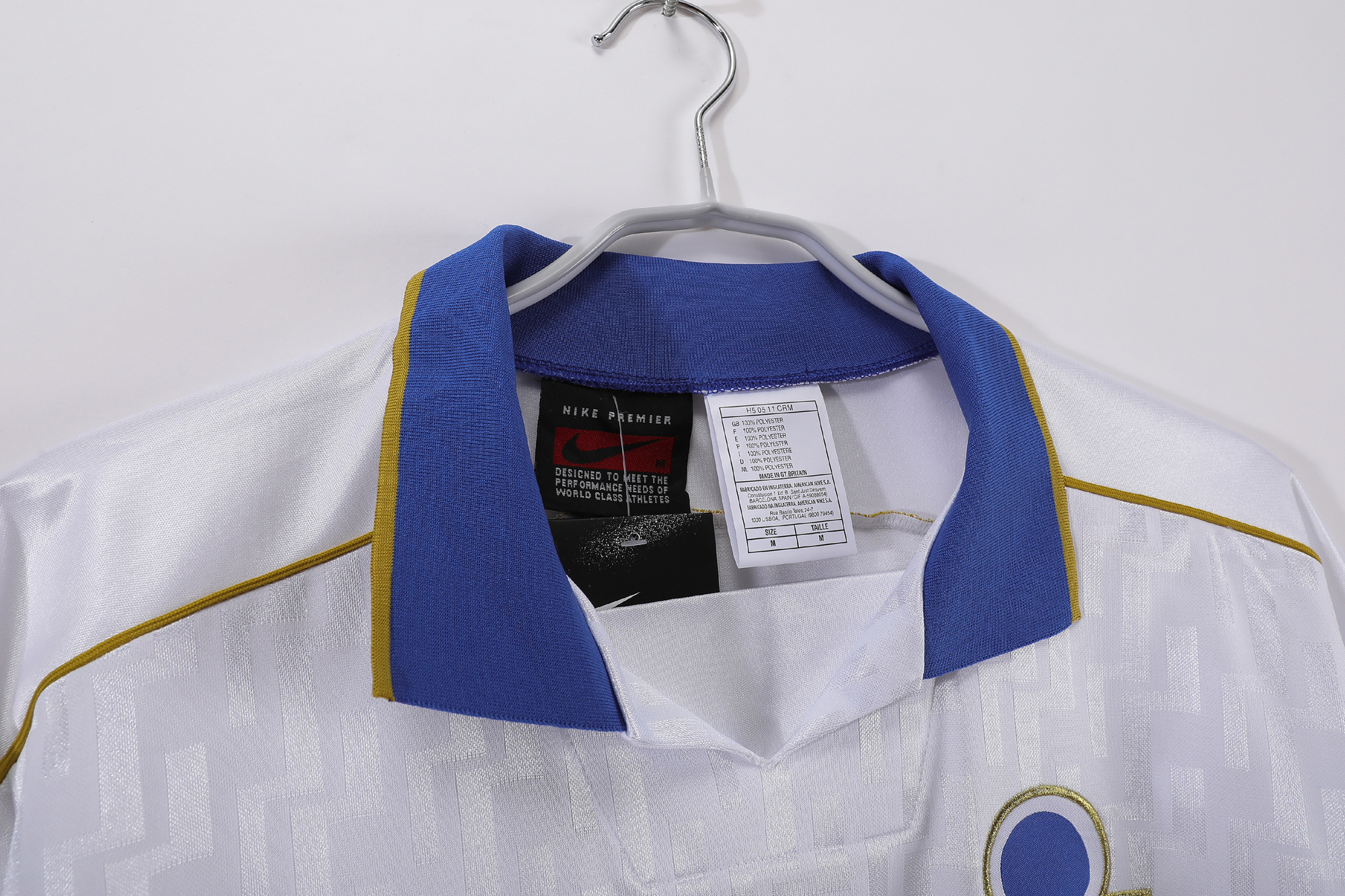 Italy 1995 Away Retro Jersey (Fan Version) - Image 5