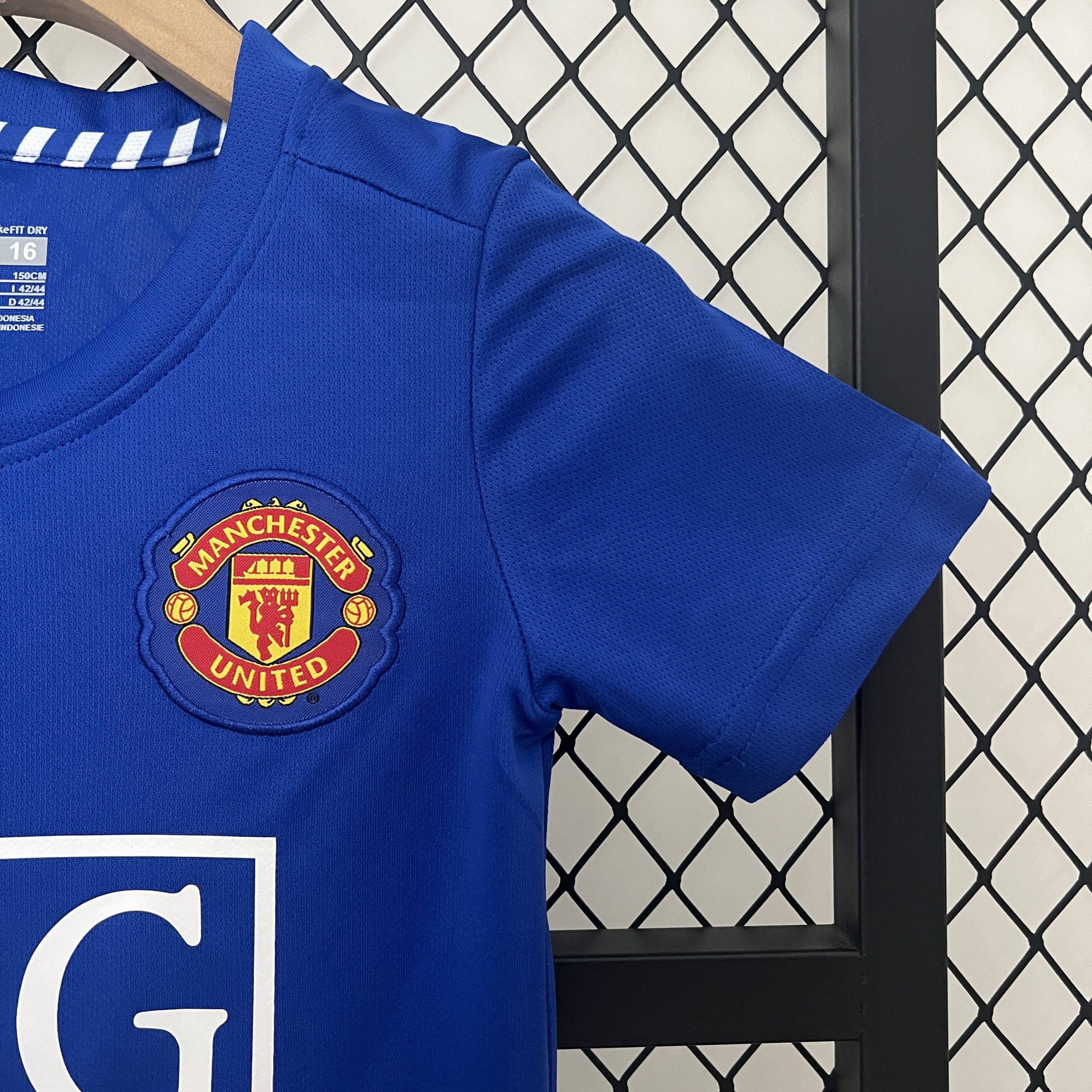 2008/09 Manchester United Second Away Retro Jersey Kids Kit - Image 5