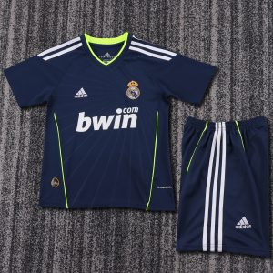 Real Madrid 2010/11 Away Kids Kit