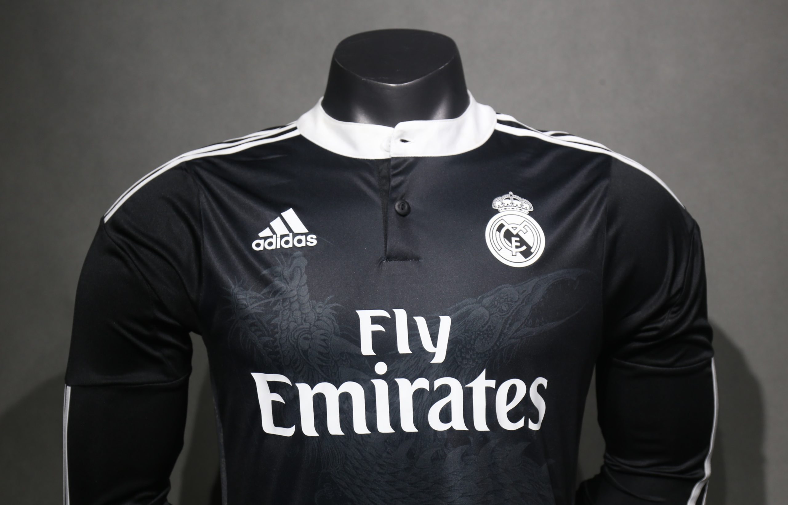 Real Madrid 2014/15 Third Retro Jersey (Player Version, Long Sleeve) - Image 5