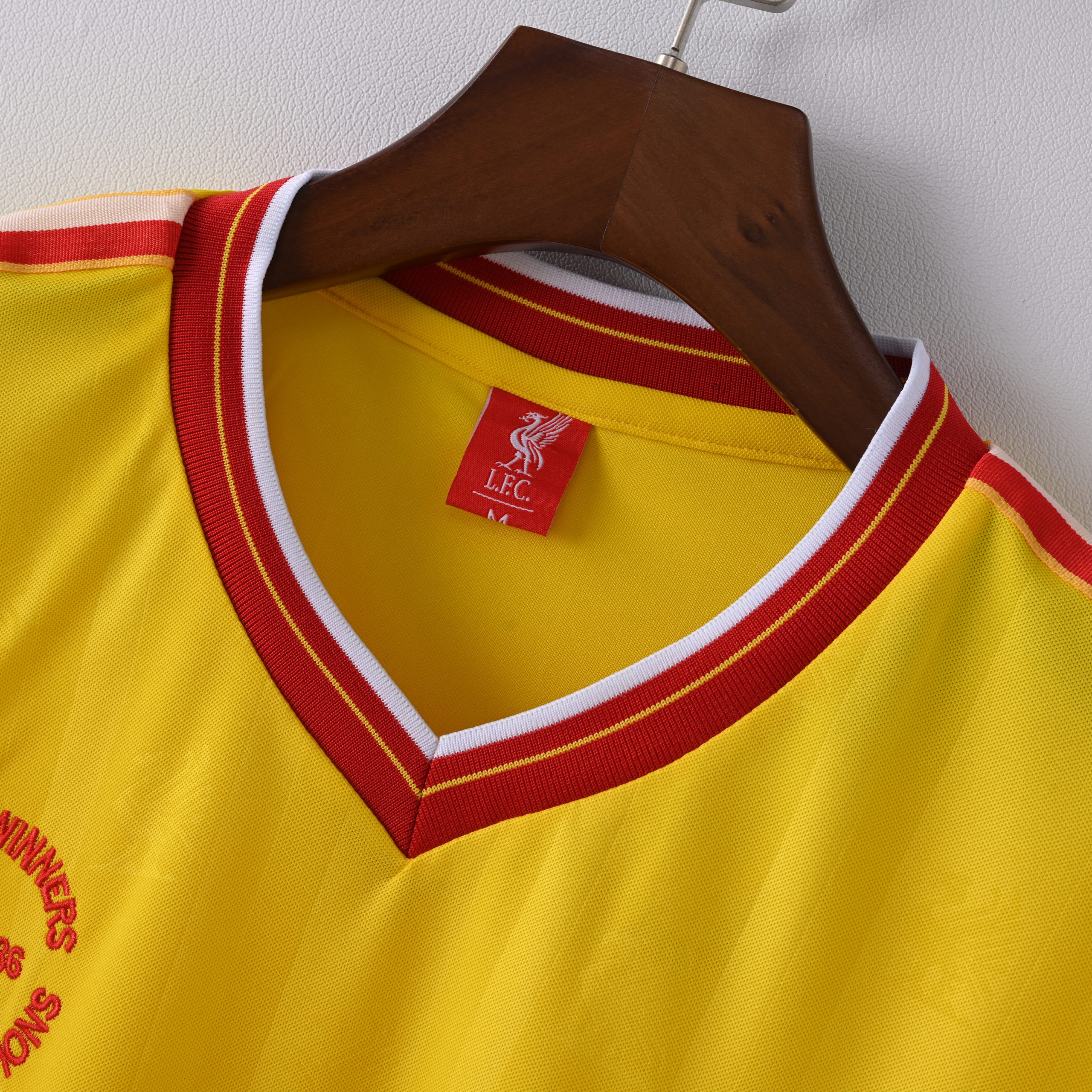 Liverpool 1985/86 Away Retro Jersey - Image 4