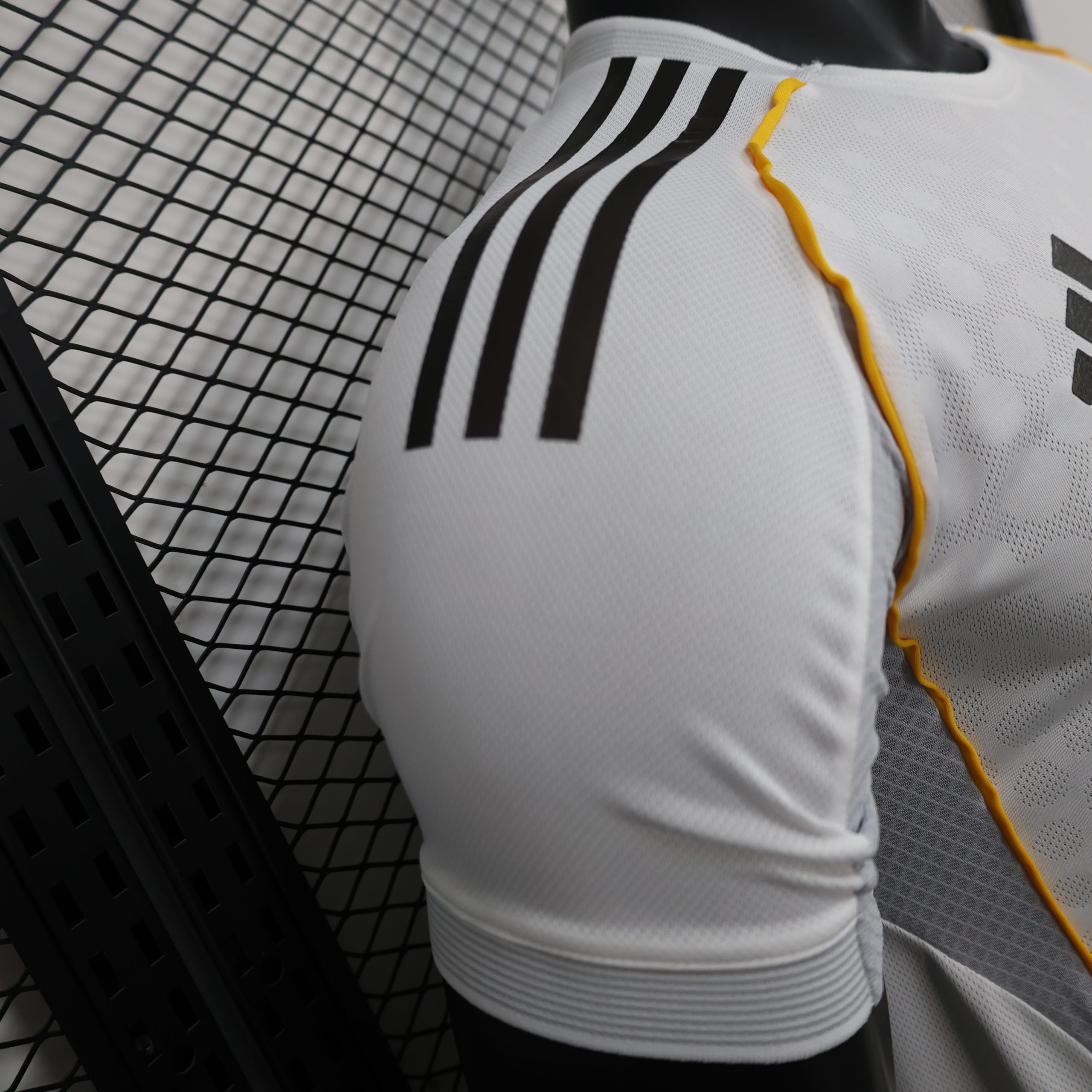 Real Madrid 2025/26 Home Jersey (Player Version) - Image 5