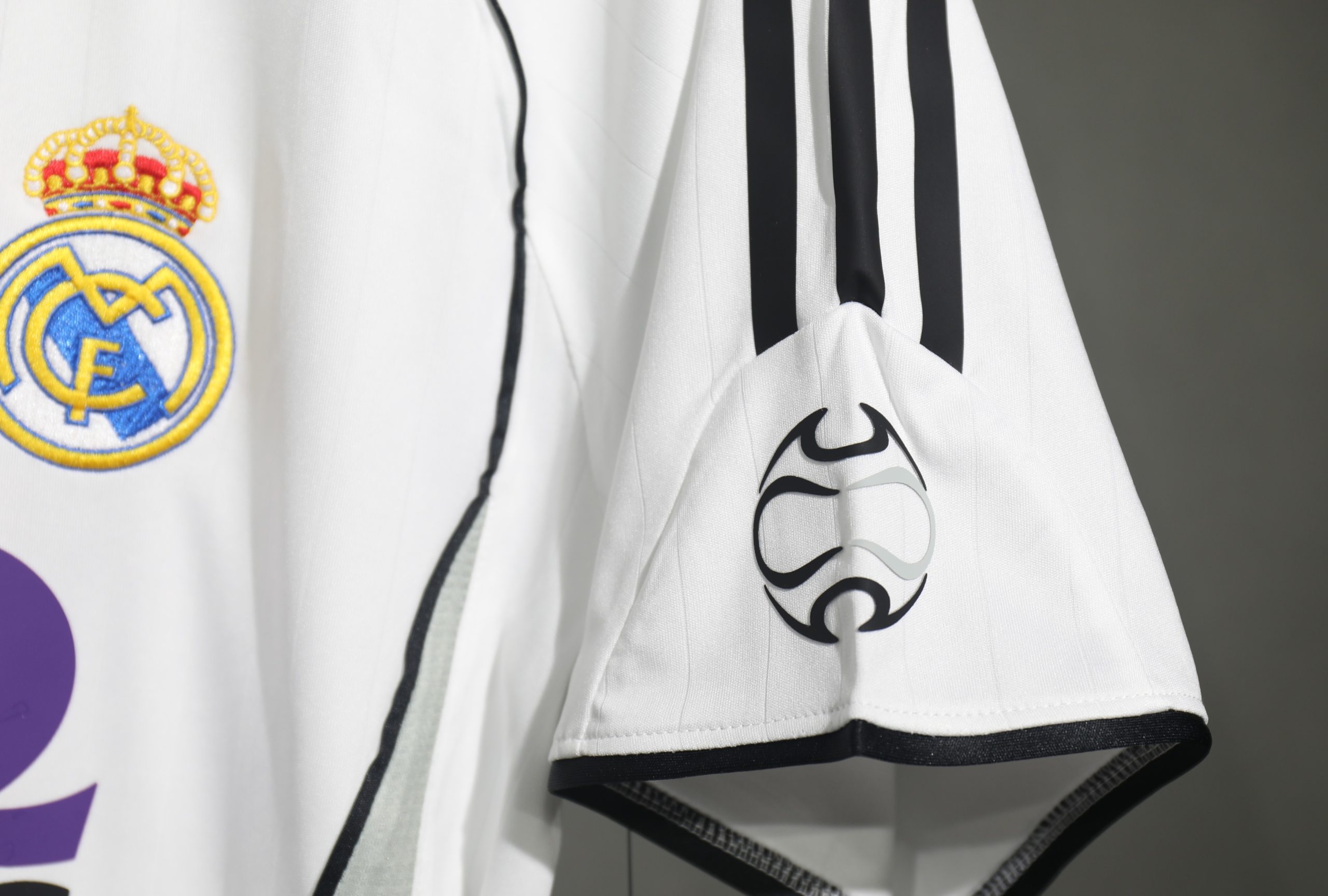 Real Madrid 2006/07 Home Retro Jersey (Player Version) - Image 4
