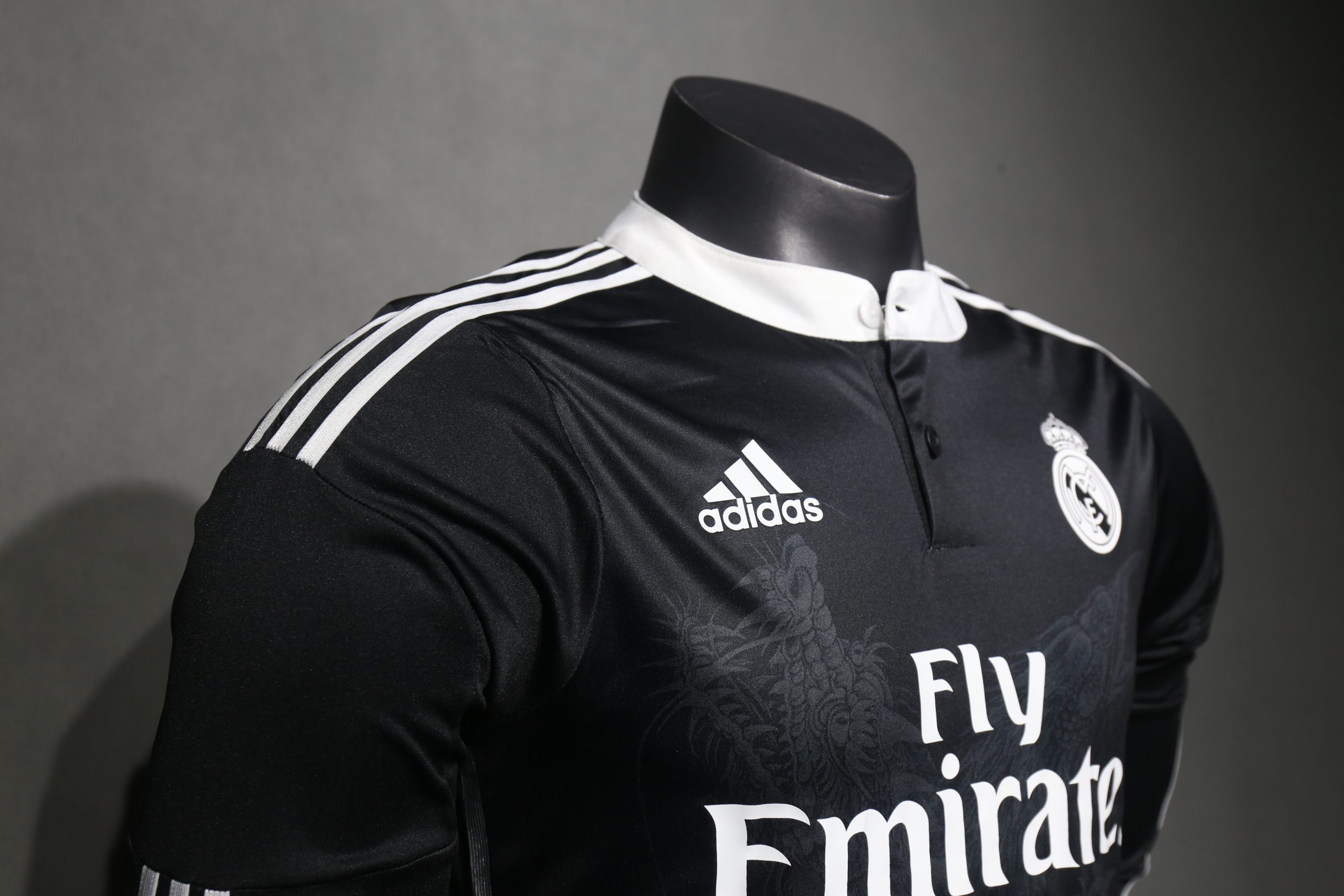Real Madrid 2014/15 Third Retro Jersey (Player Version, Long Sleeve) - Image 3