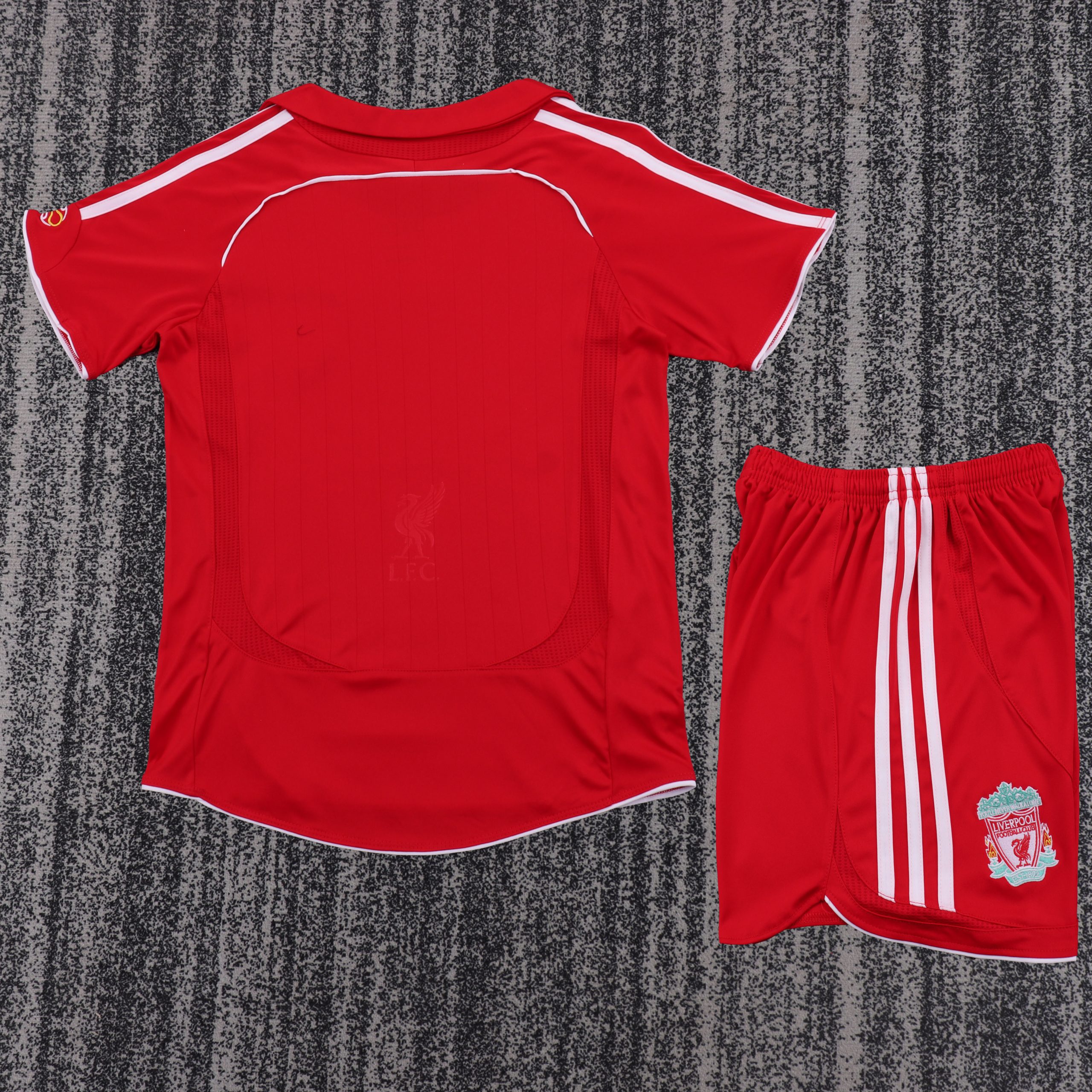 Liverpool 2006/07 Home Kids Kit - Image 2
