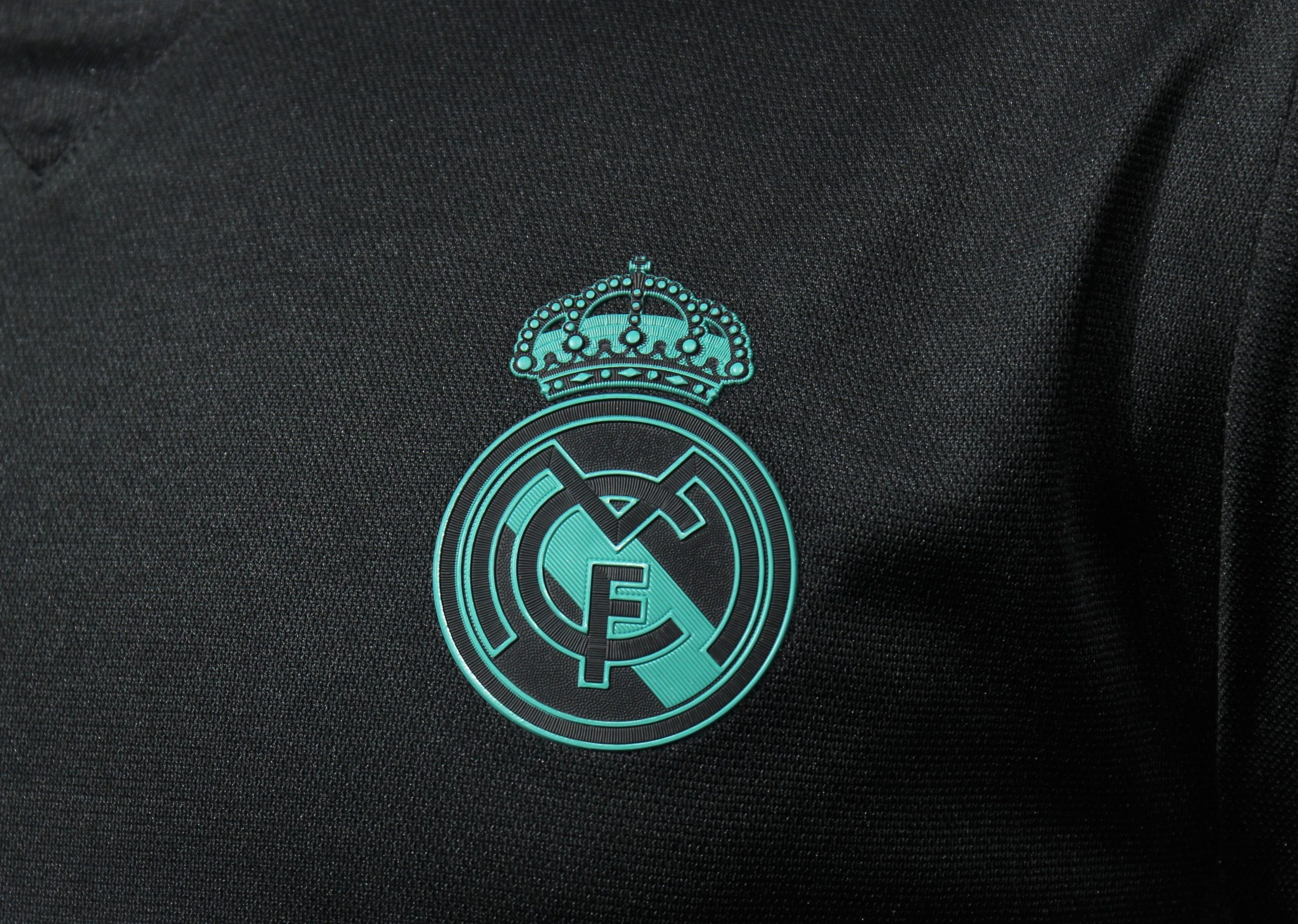 Real Madrid 2017/18 Away Retro Jersey (Player Version) - Image 3