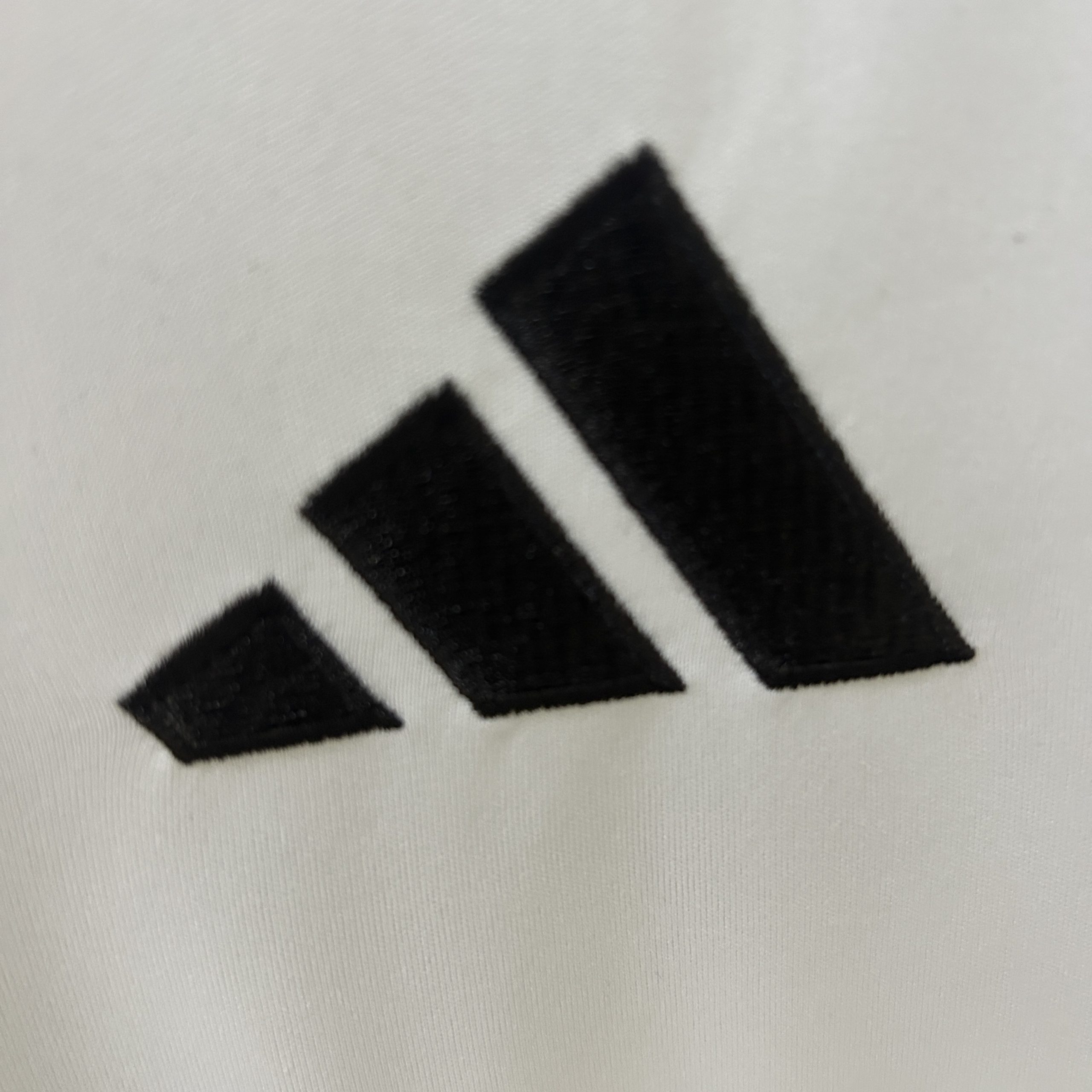 Real Madrid 2025/26 Home Jersey - Image 2