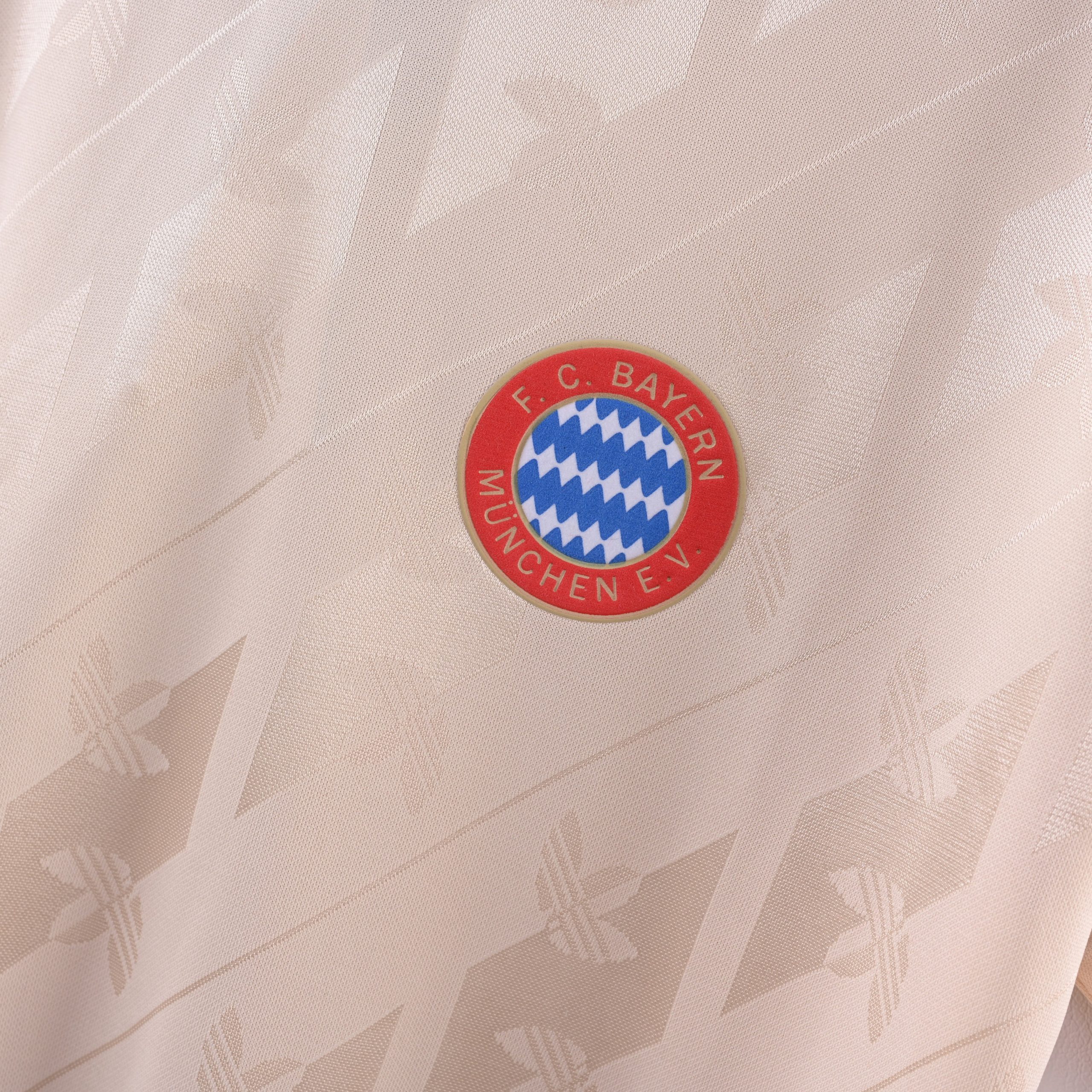Bayern Munich 2024/25 Retro Jersey (Fan Version) - Image 3