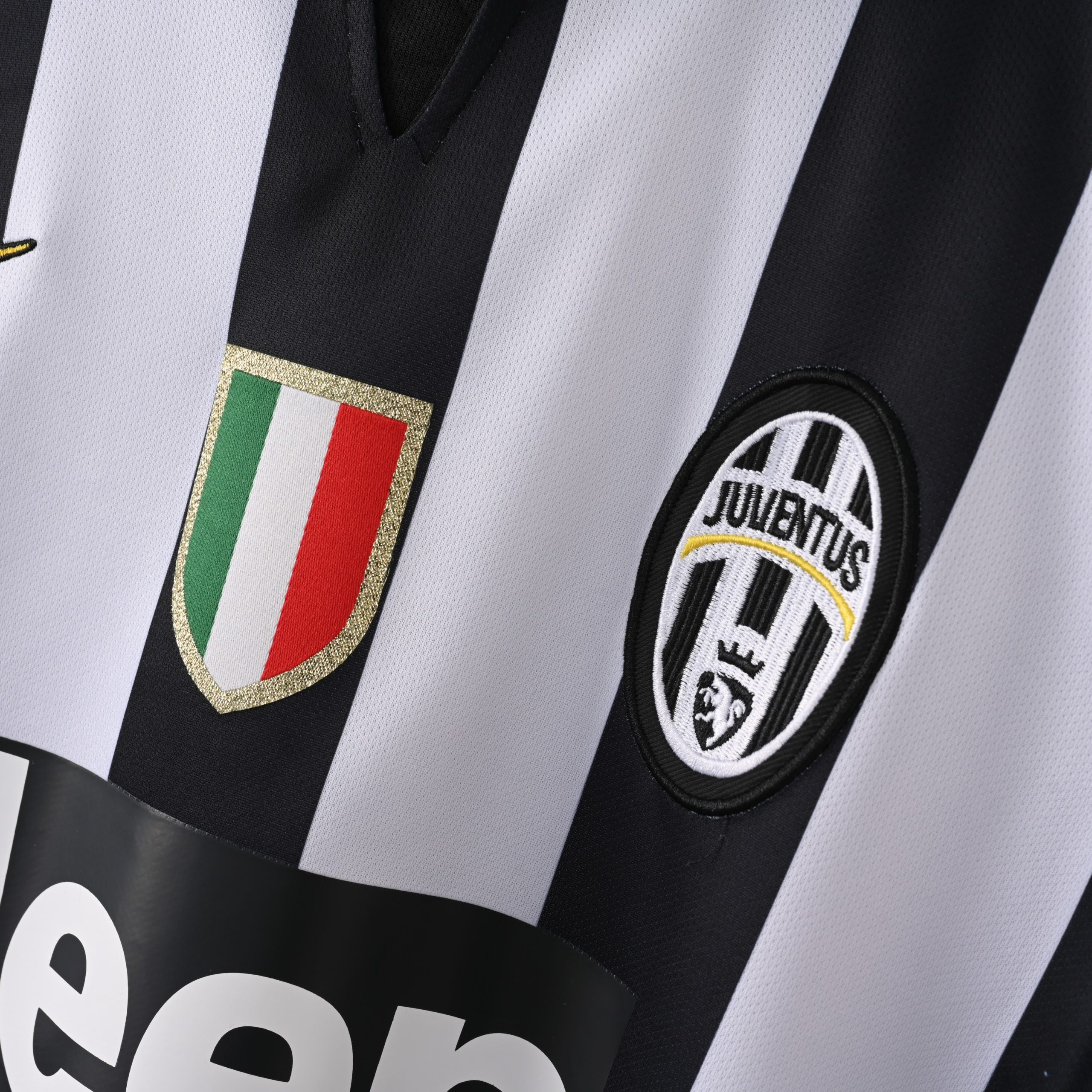 Juventus 2015/16 Home Retro Jersey (Fan Version) - Image 3