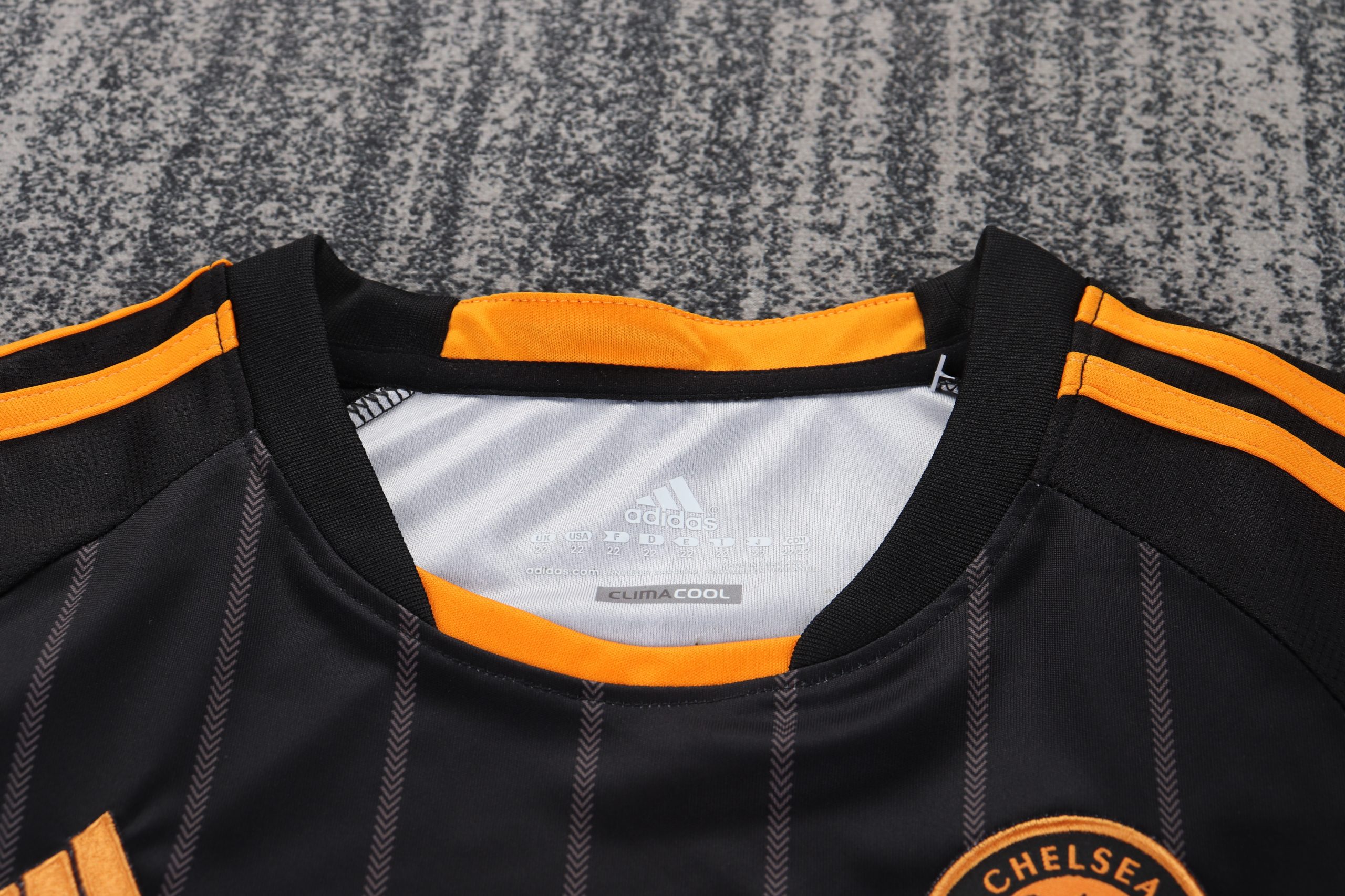 Chelsea 2010/11 Away Kids Kit - Image 3
