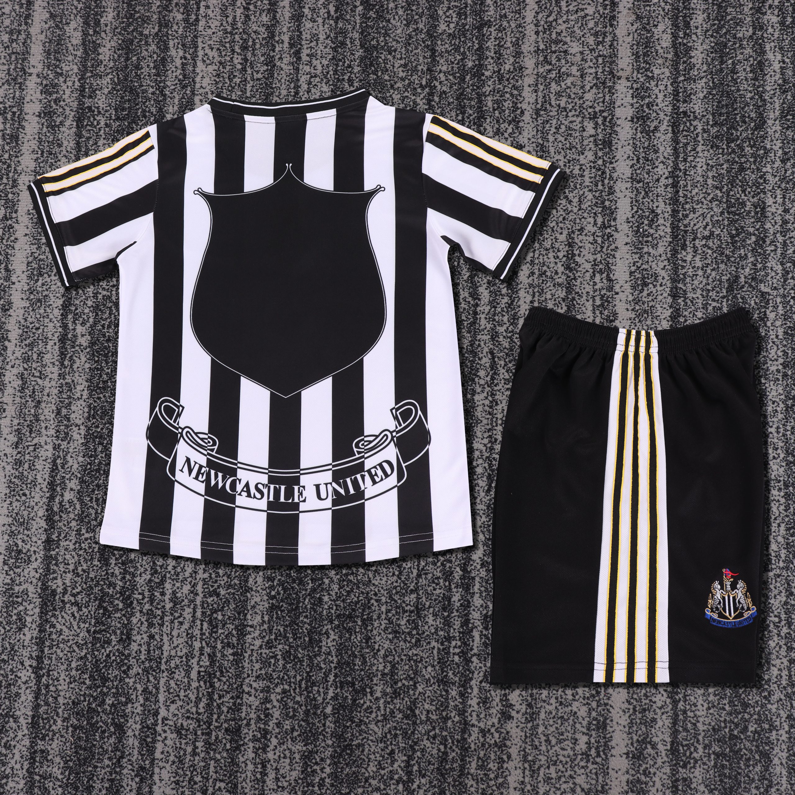 Newcastle United 1997/98 Home Kids Kit - Image 2