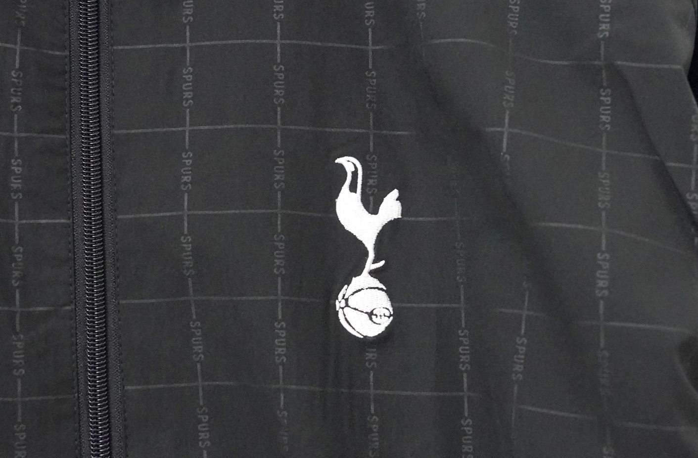 Tottenham Hotspur 2025/26 Windbreaker - Image 5