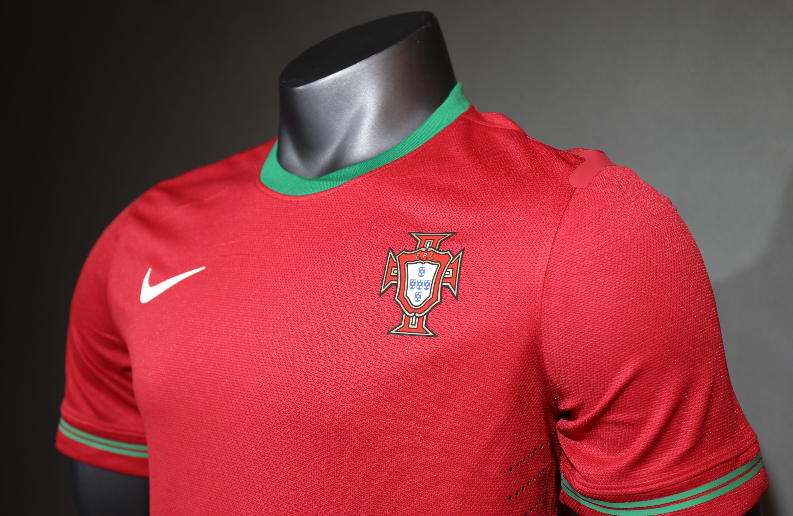 Portugal 2012 Euro Home Retro Jersey (Player Version) - Image 4