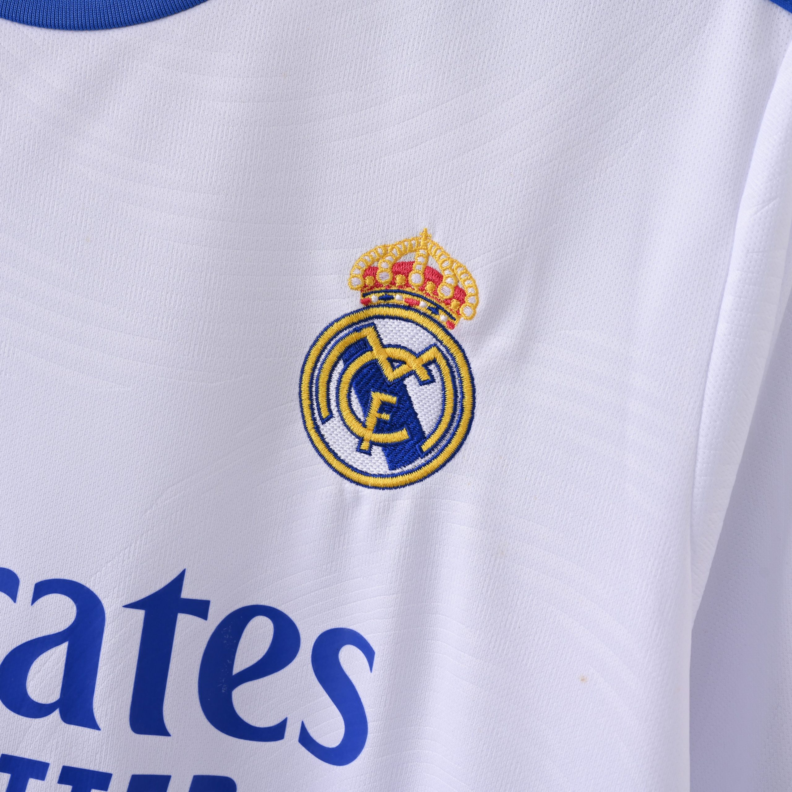 Real Madrid 2021/22 Home Retro Jersey (Fan Version, Long Sleeve) - Image 5