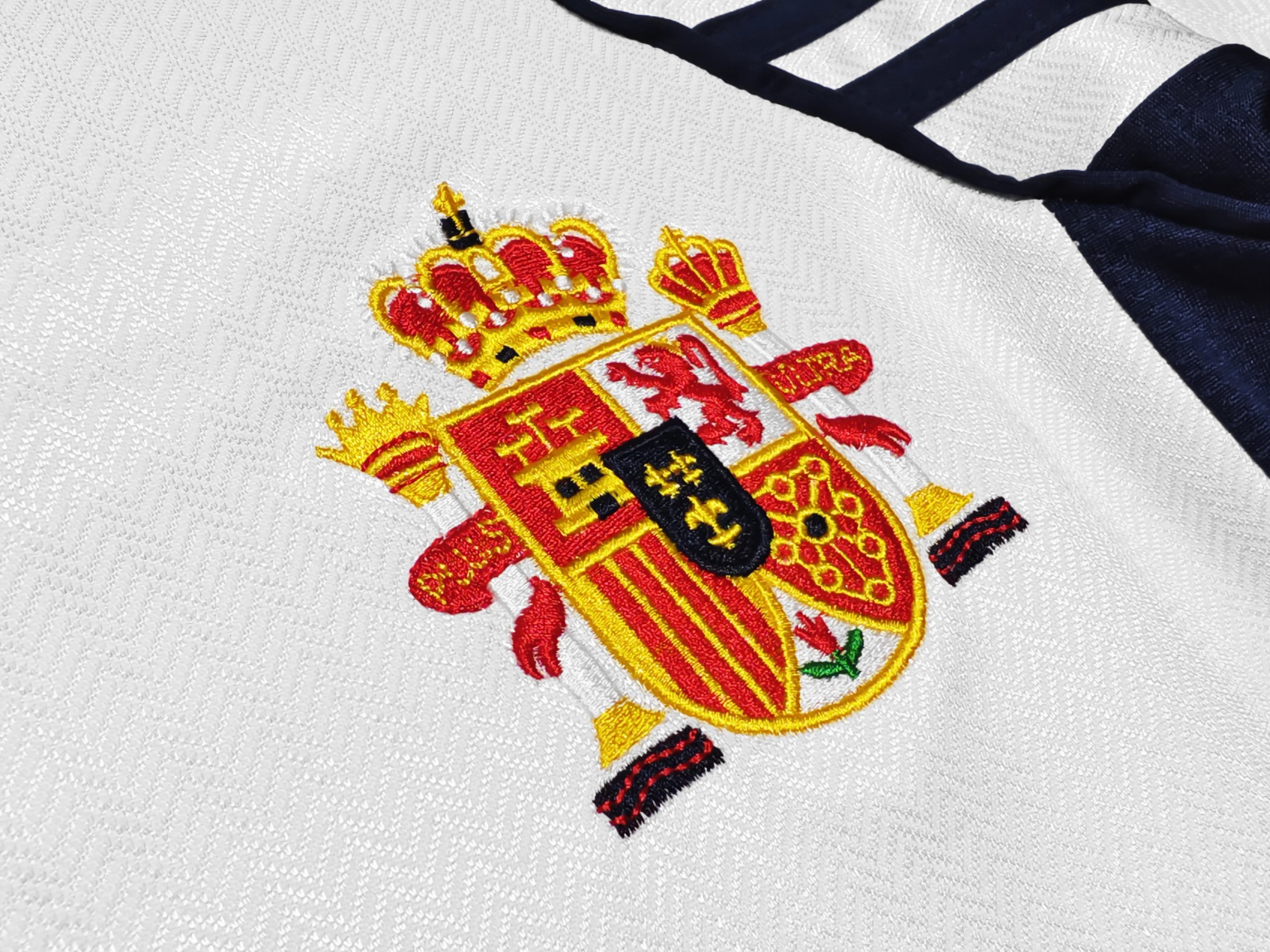 Spain 1998 World Cup Away Retro Jersey (Fan Version) - Image 4