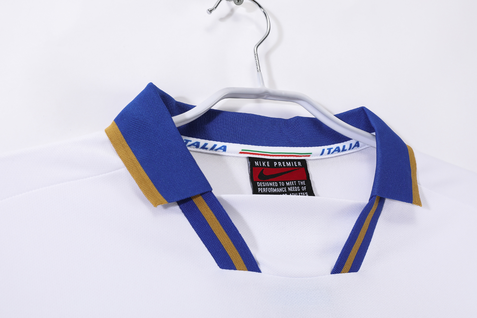 Italy 1996 Euro Away Retro Jersey (Fan Version) - Image 4