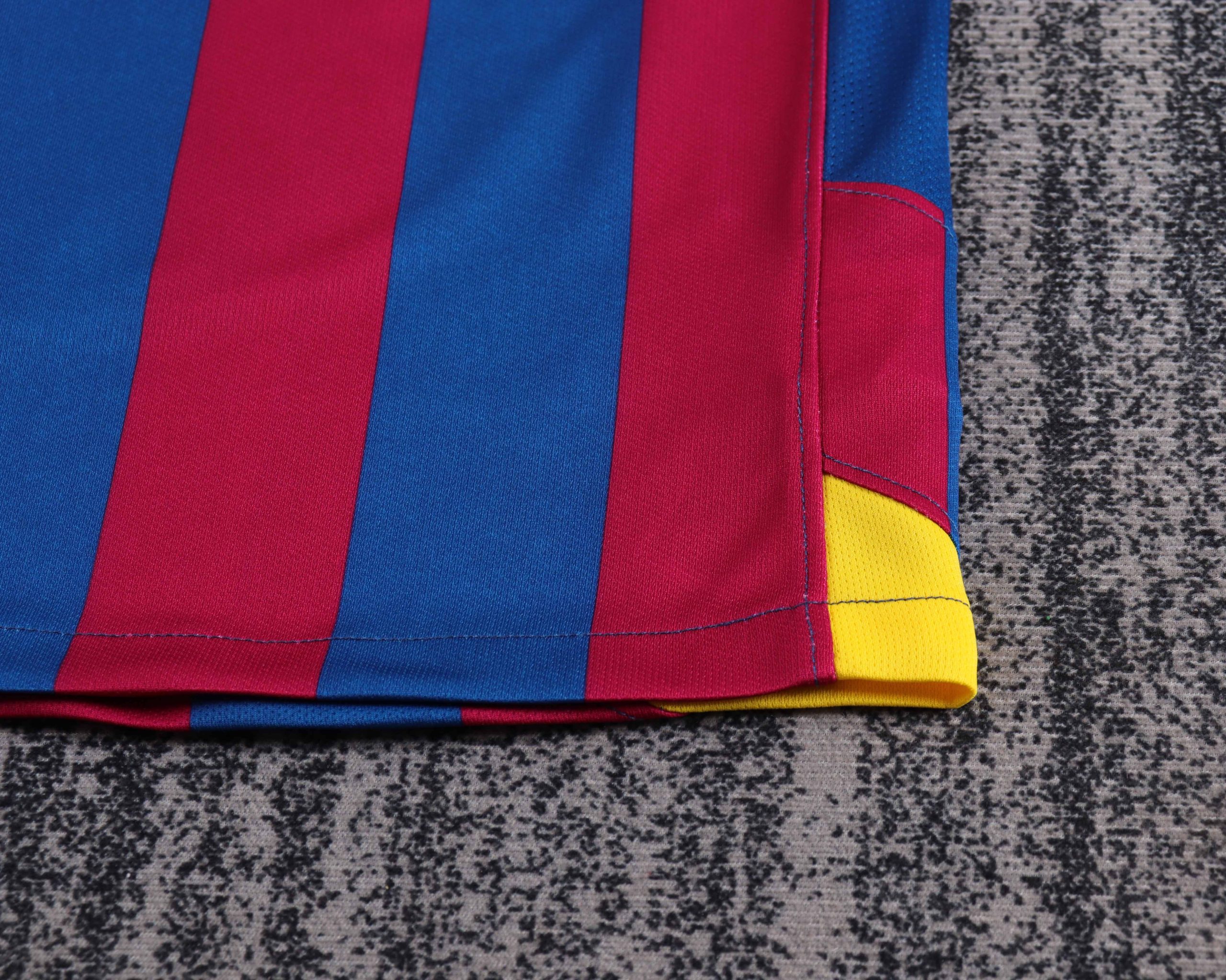 Barcelona 2005/06 Champions League Home Kids Kit - Image 5