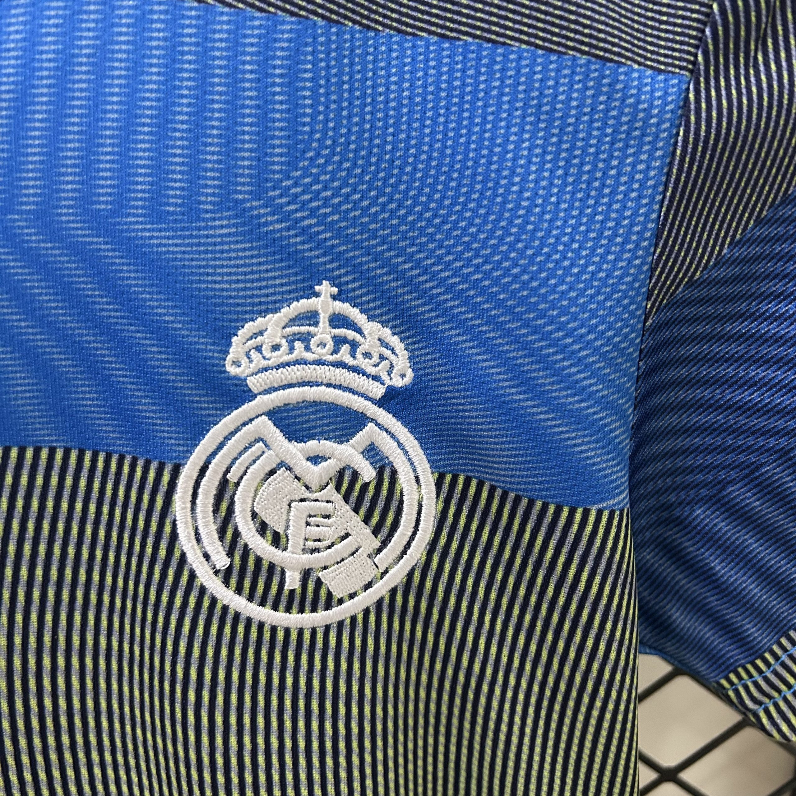 2025/26 Real Madrid Training Uniform Kids Jersey Fan Version - Image 3