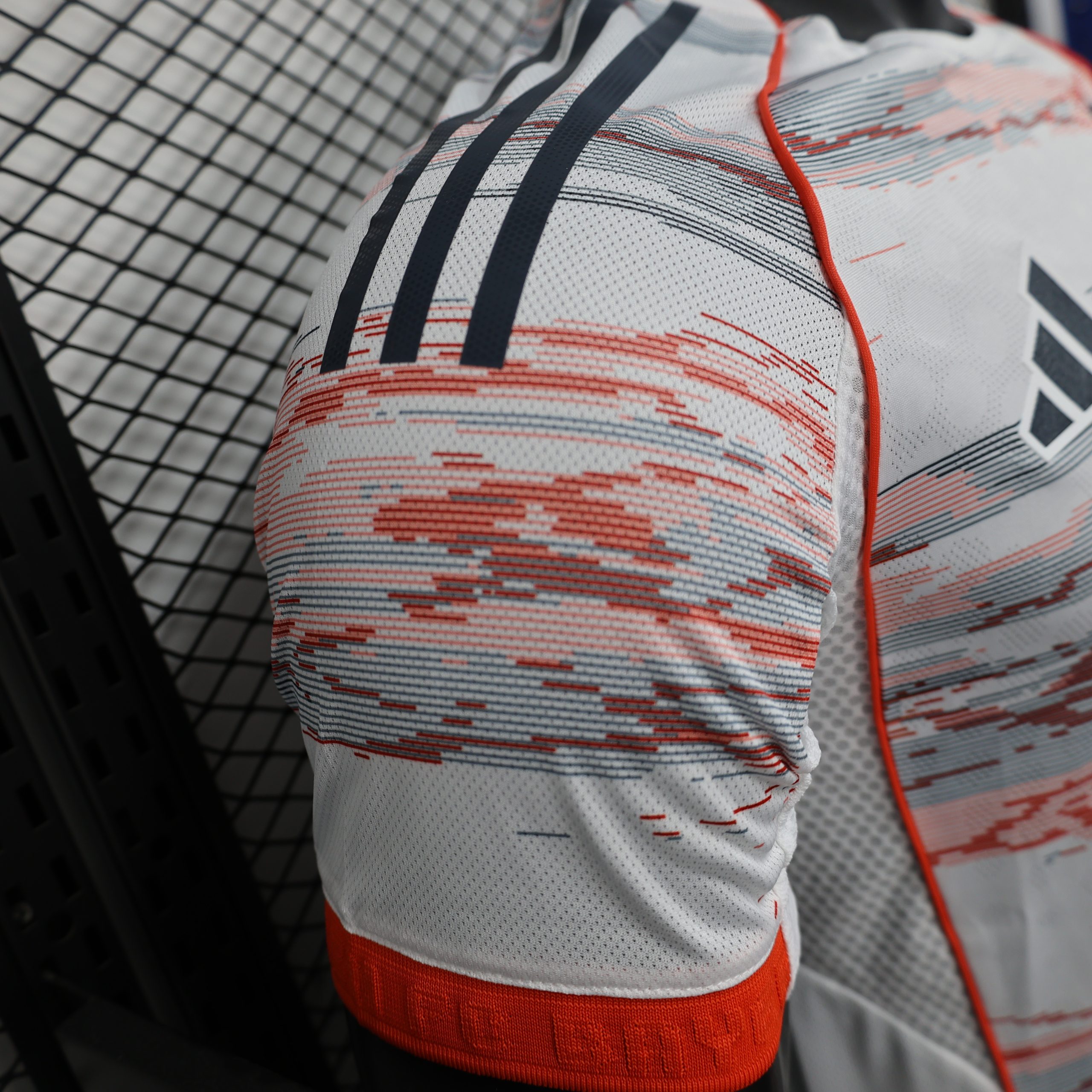 Bayern Munich 2025/26 Away Jersey (Player Version) - Image 5
