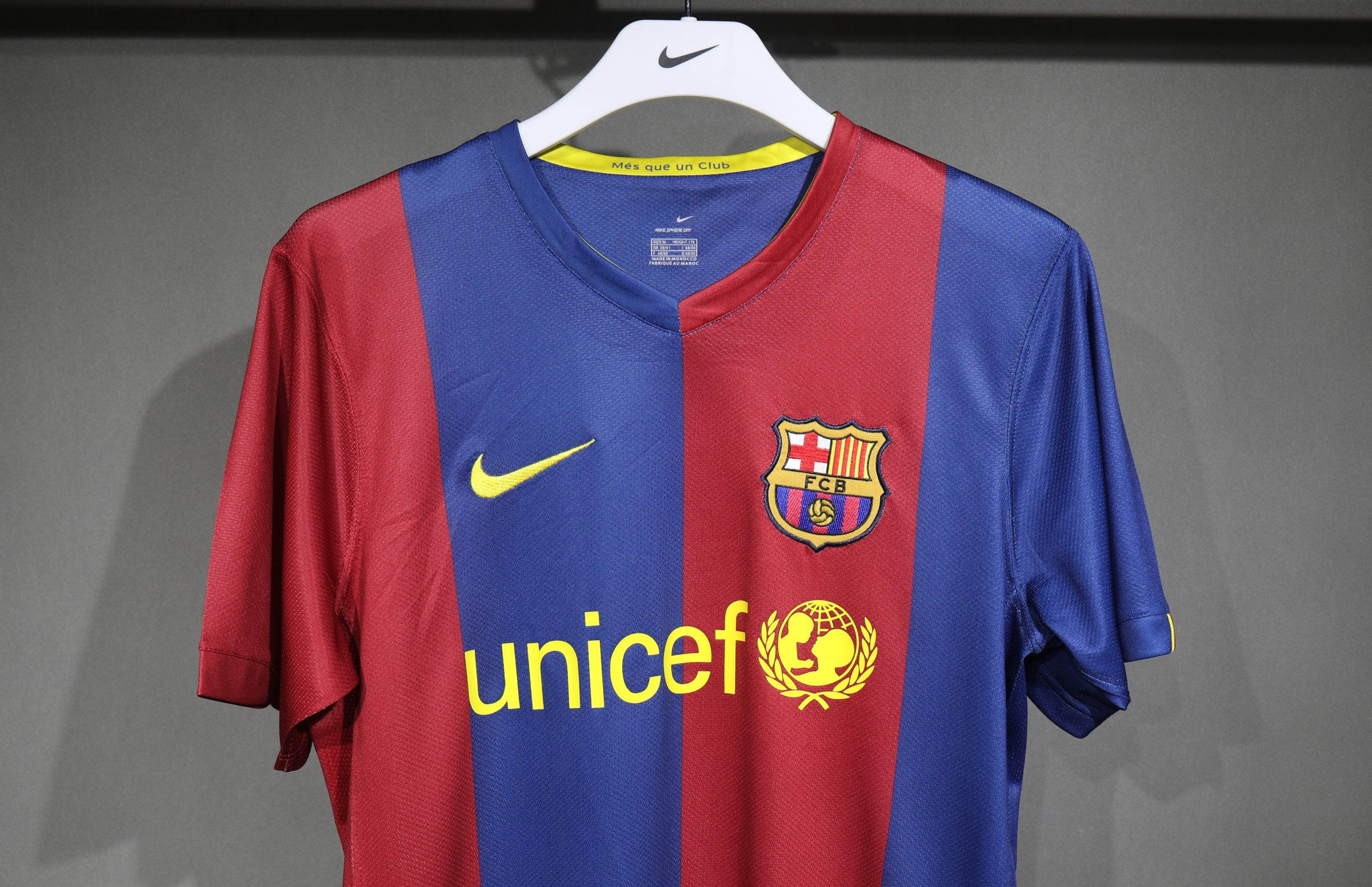 Barcelona 2006/07 Home Retro Jersey (Player Version) - Image 4