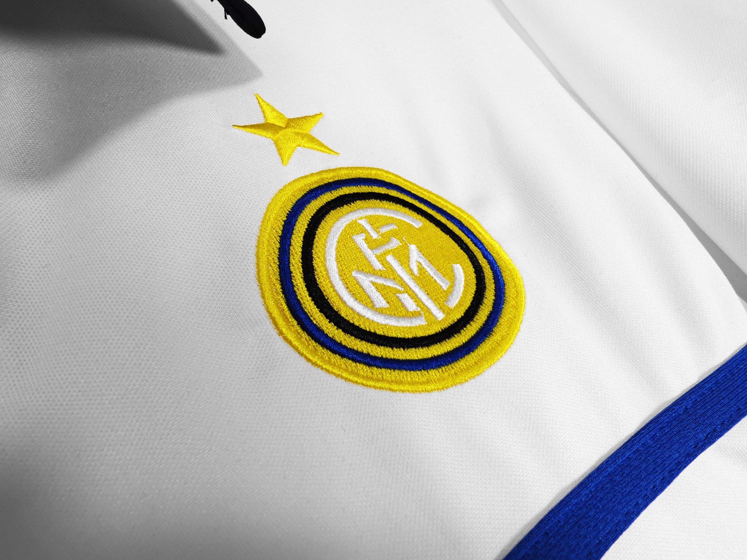 Inter Milan 1998/99 Away Retro Jersey (Fan Version) - Image 4