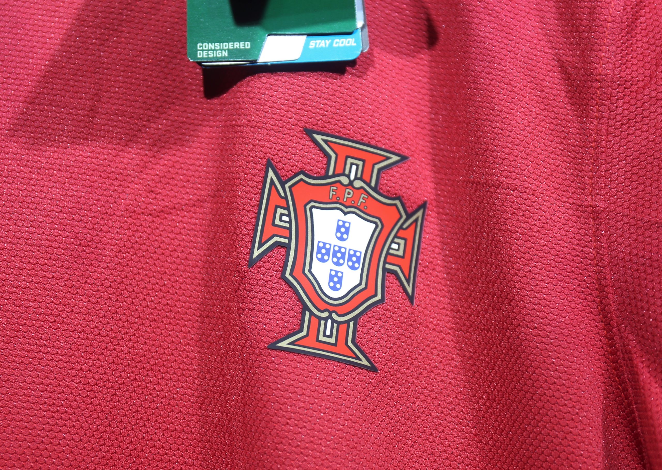 Portugal 2012 Euro Home Retro Jersey (Player Version, Long Sleeve) - Image 4