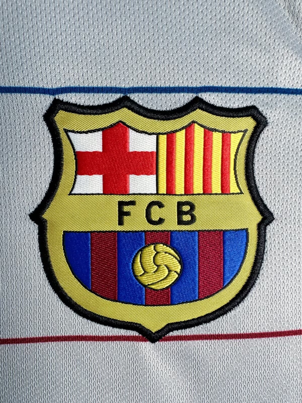 Barcelona 2003/04 Away Retro Jersey (Long Sleeve) - Image 5