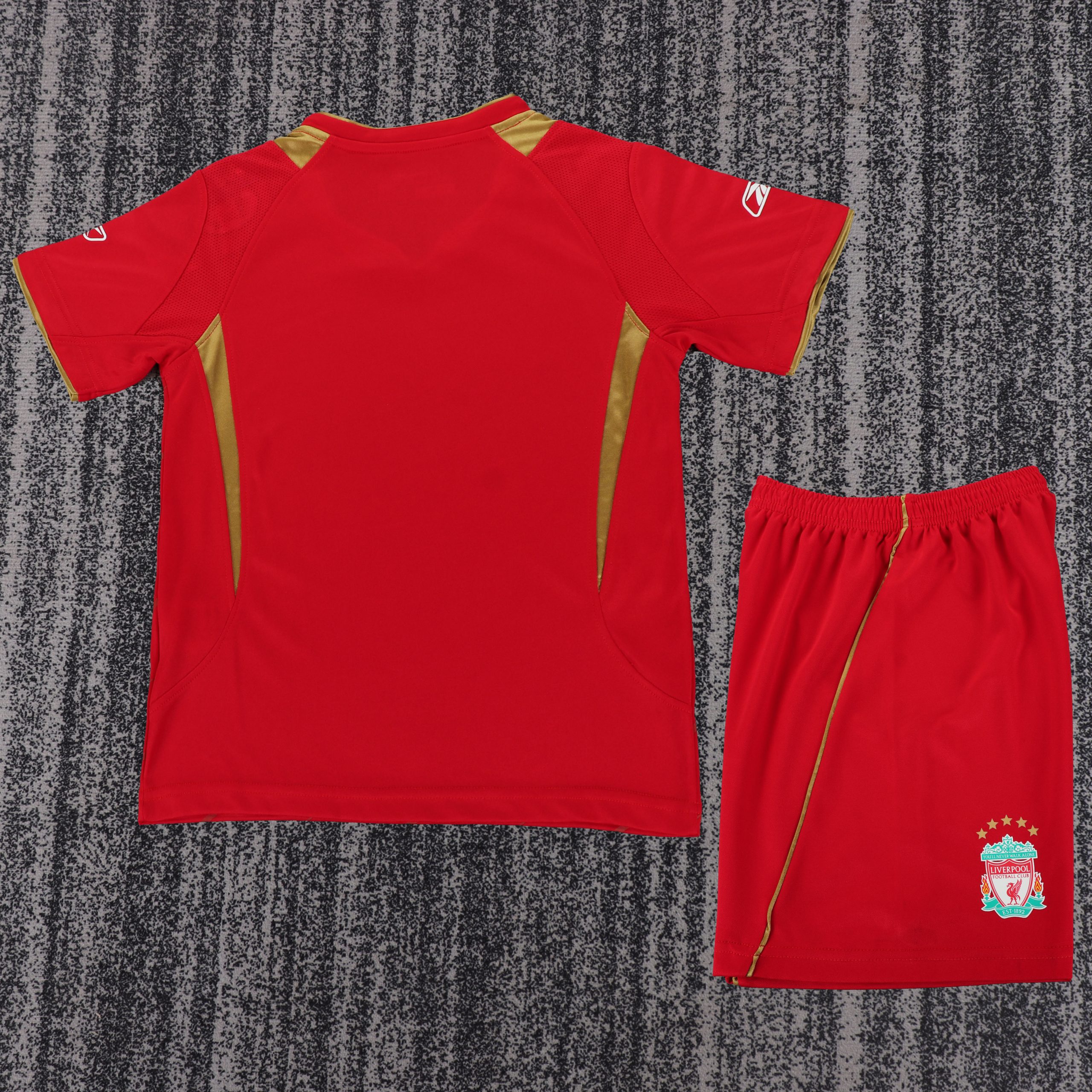 Liverpool 2005/06 Home Kids Kit - Image 2
