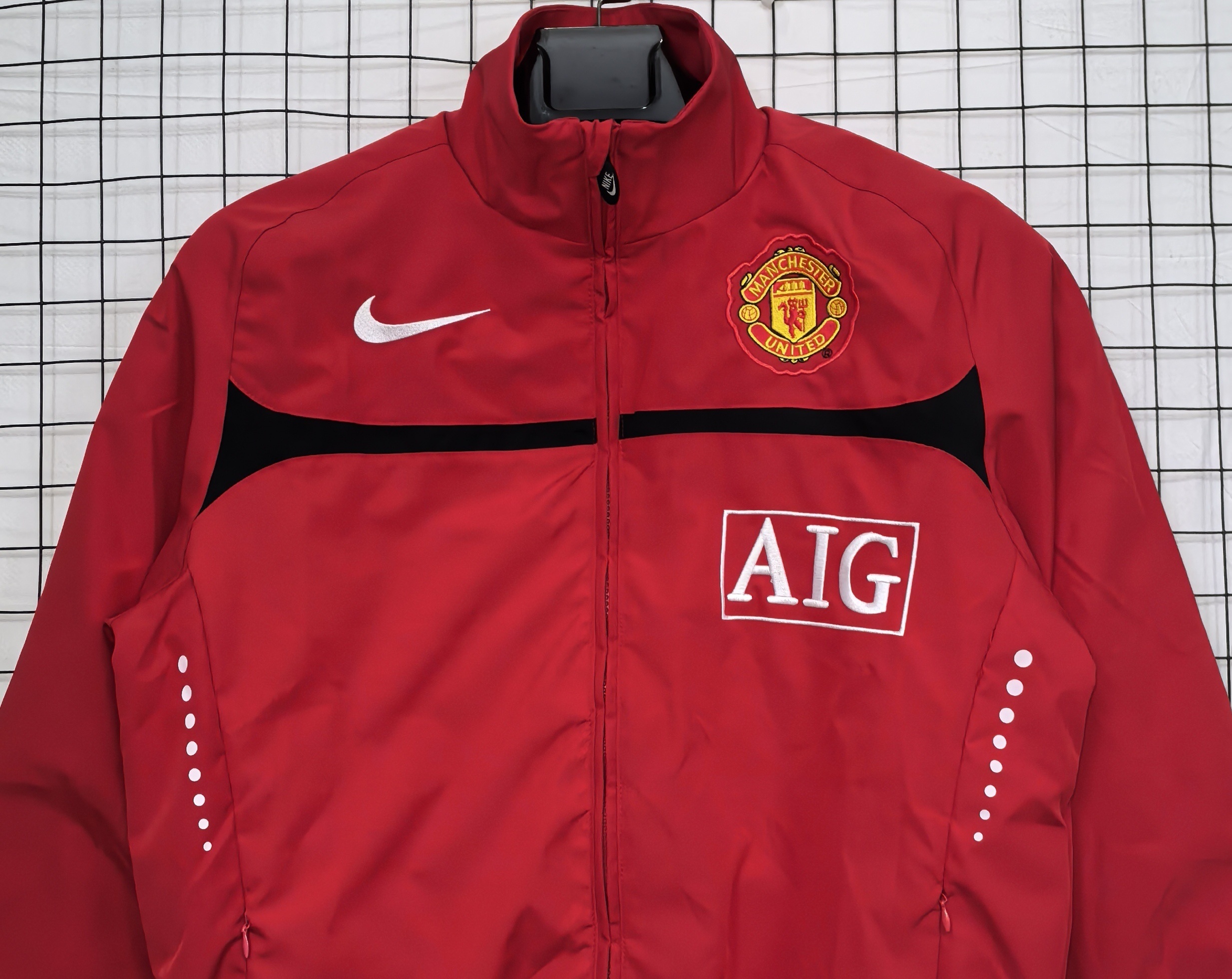 Manchester United 2010/11 Retro Windbreaker - Image 4