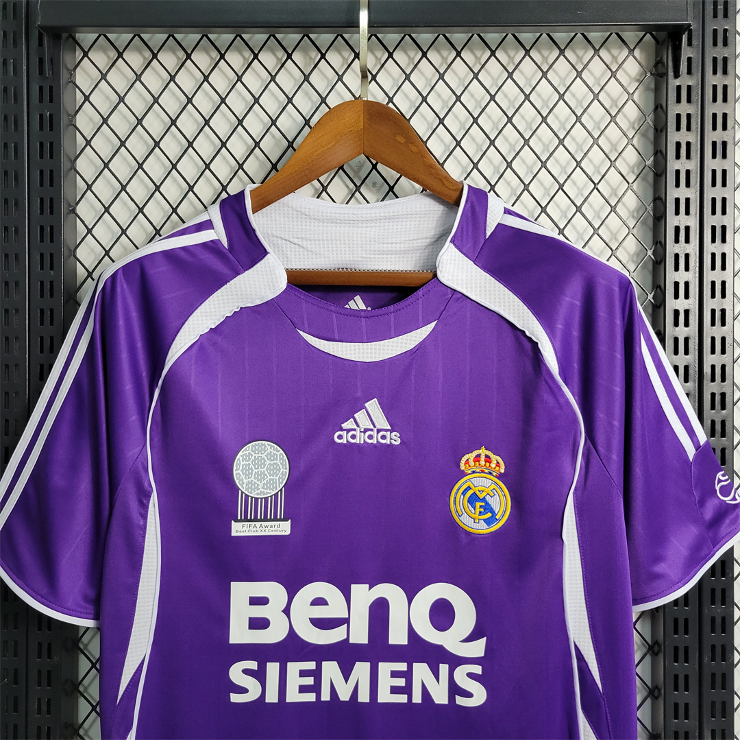 Real Madrid 2006/07 Away Retro Jersey - Image 3