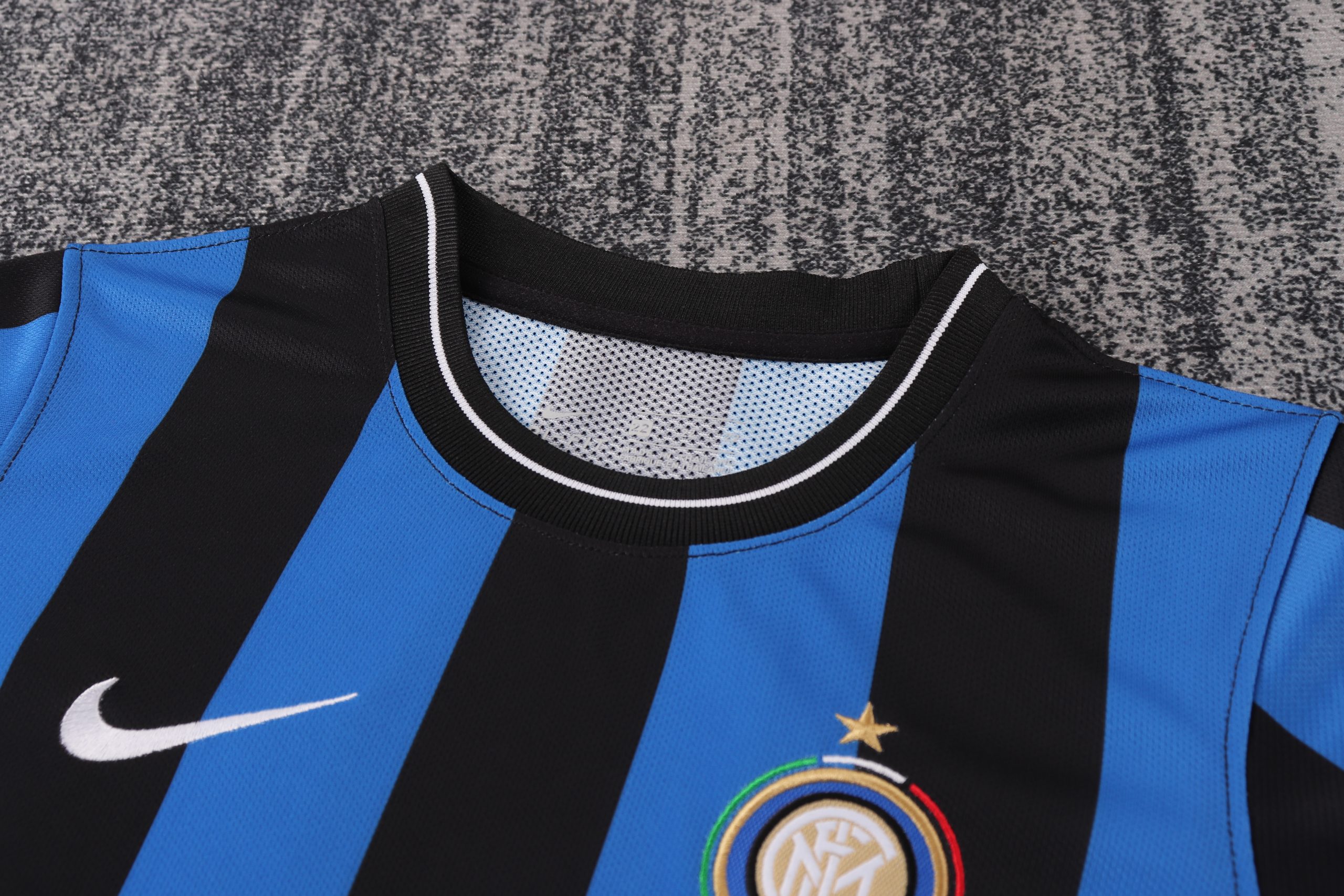 Inter Milan 2009/10 Champions League Home Kids Kit - Image 2