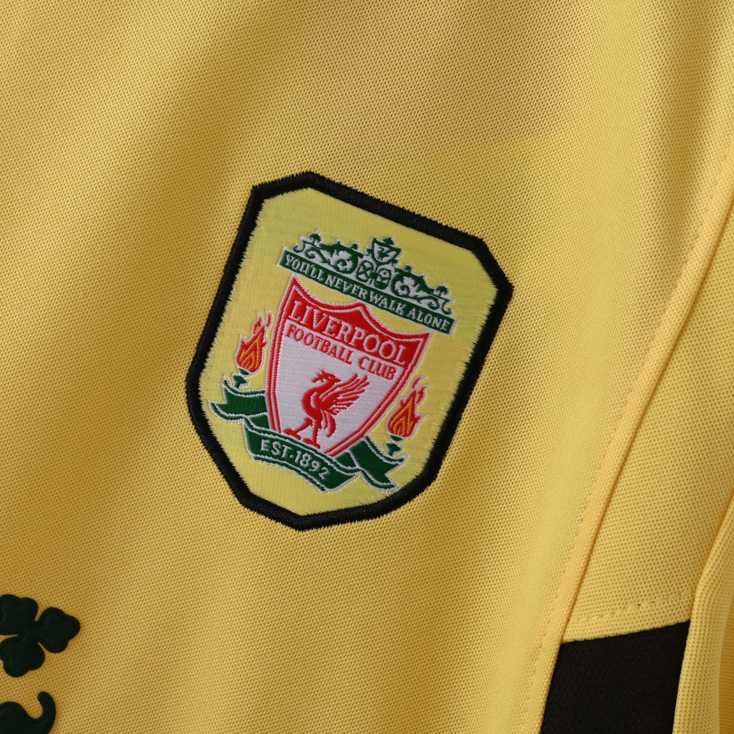Liverpool 2004/05 Away Retro Jersey - Image 3