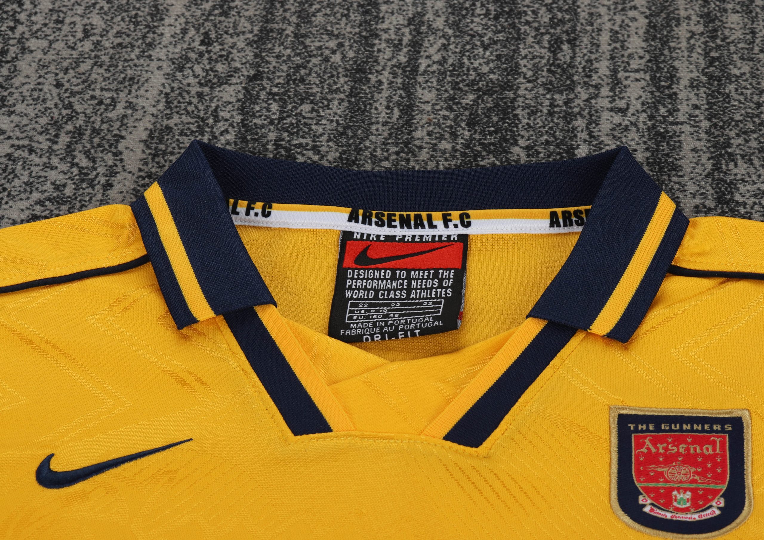 Arsenal 1996/97 Away Kids Kit - Image 3
