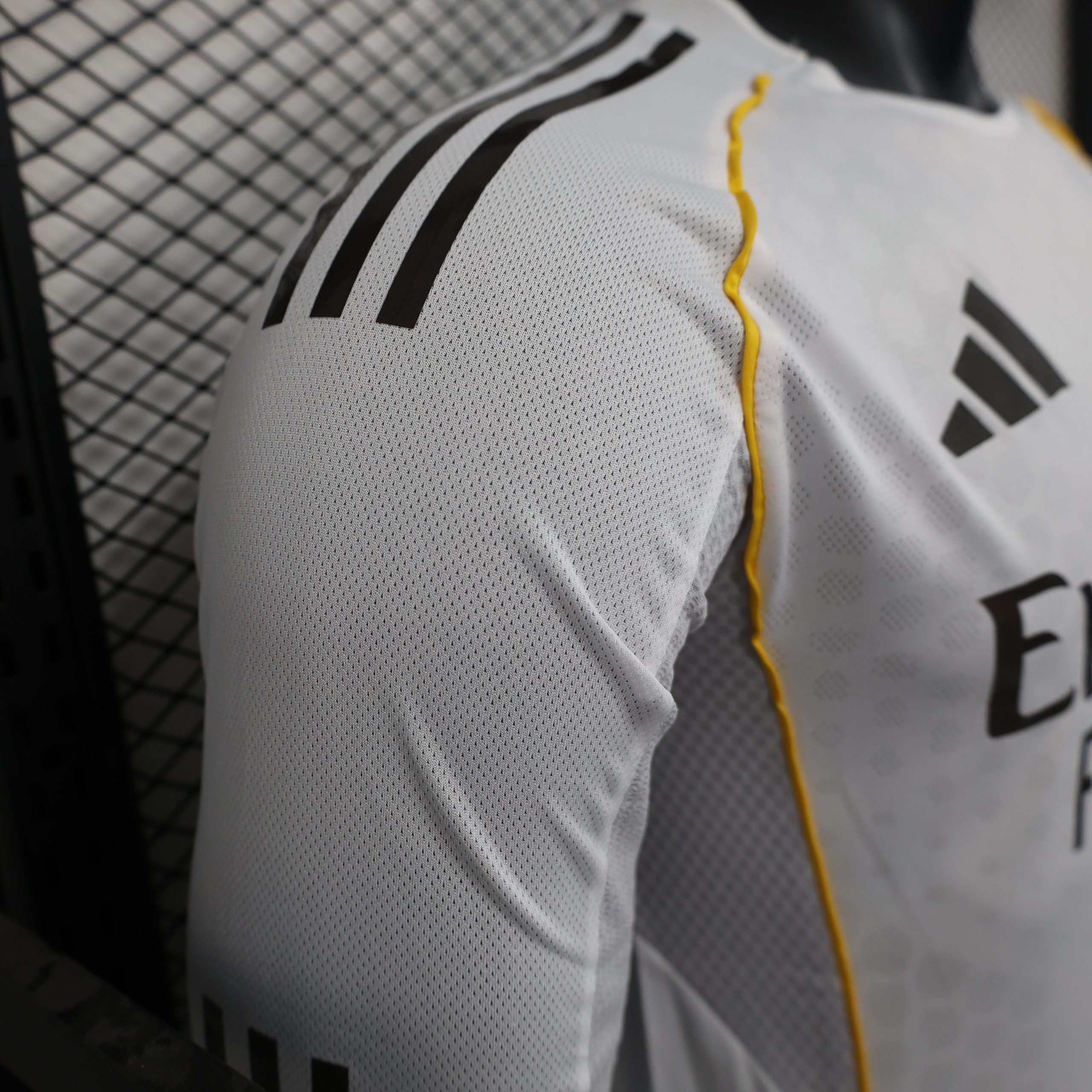Real Madrid 2025/26 Home Jersey (Player Version, Long Sleeve) - Image 2