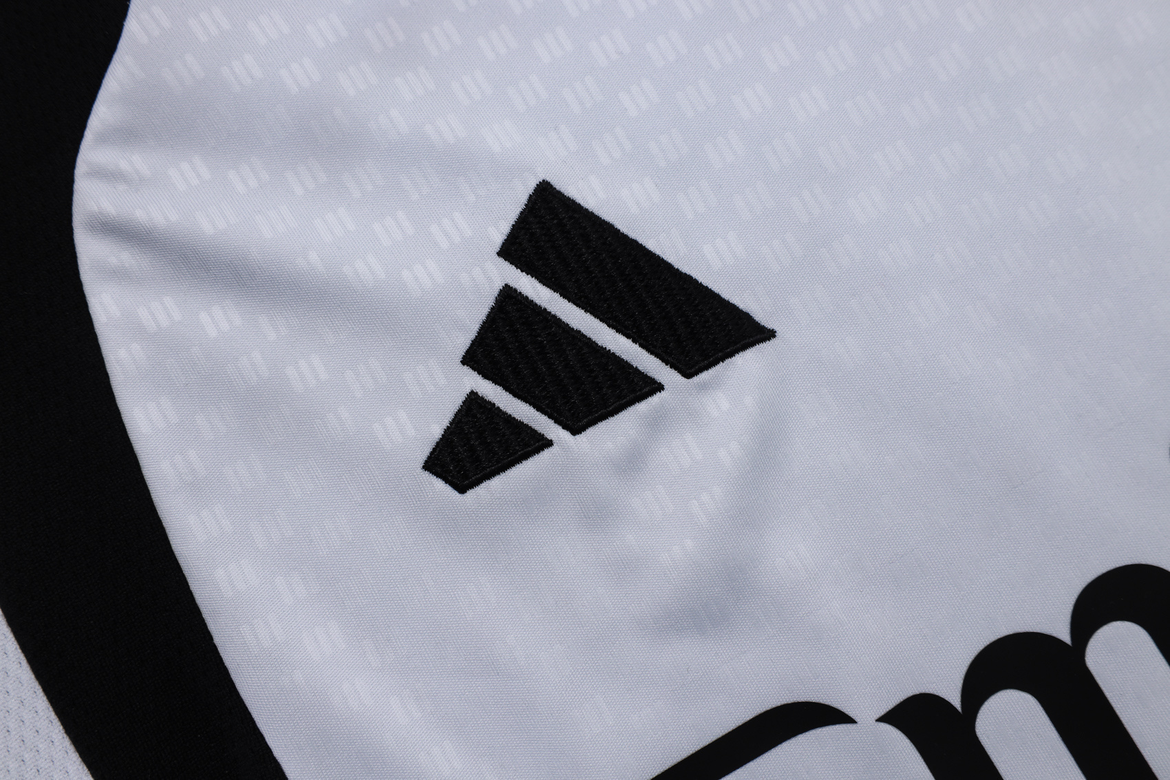 2026/27 Real Madrid Vest Suit - Image 4