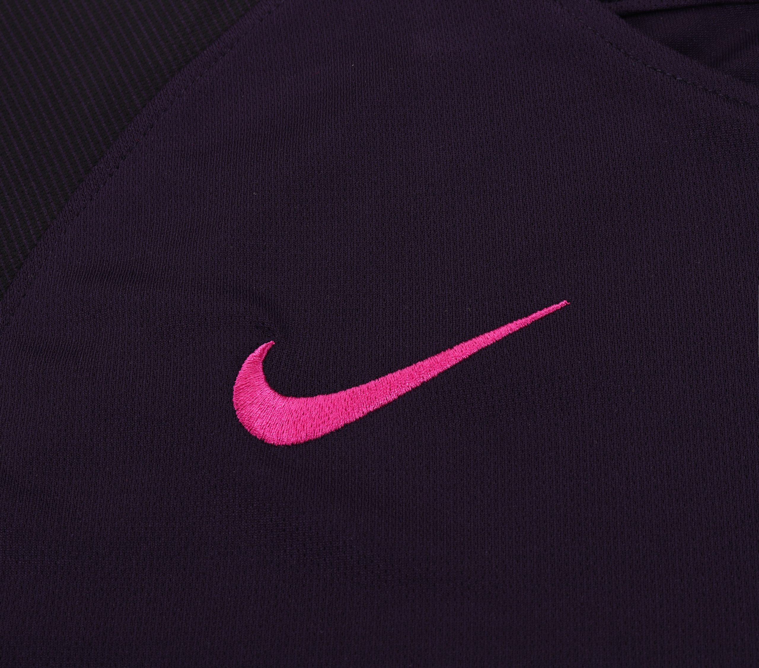 Barcelona 2016/17 Away Kids Kit - Image 4