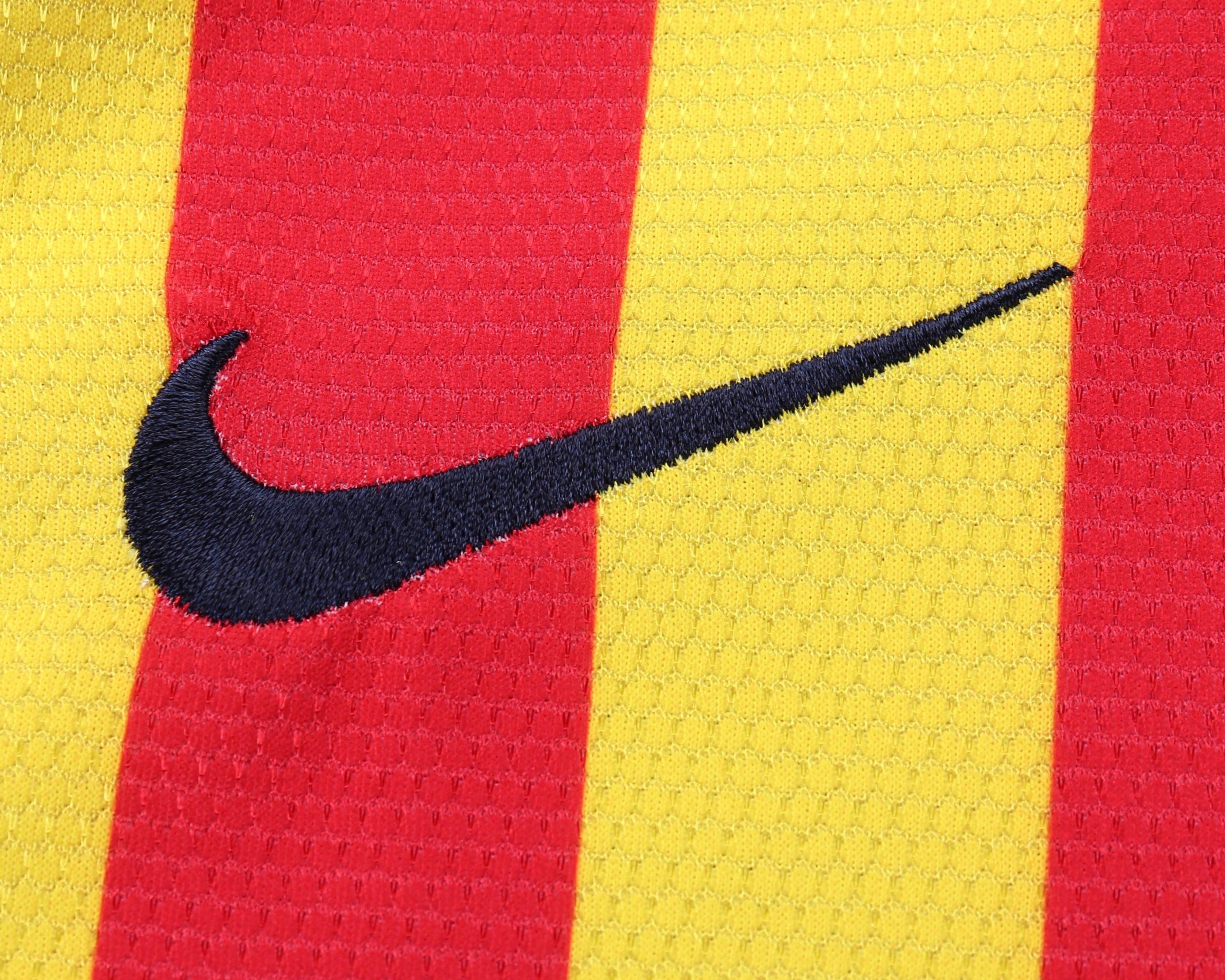 Barcelona 2013/14 Away Kids Kit - Image 4