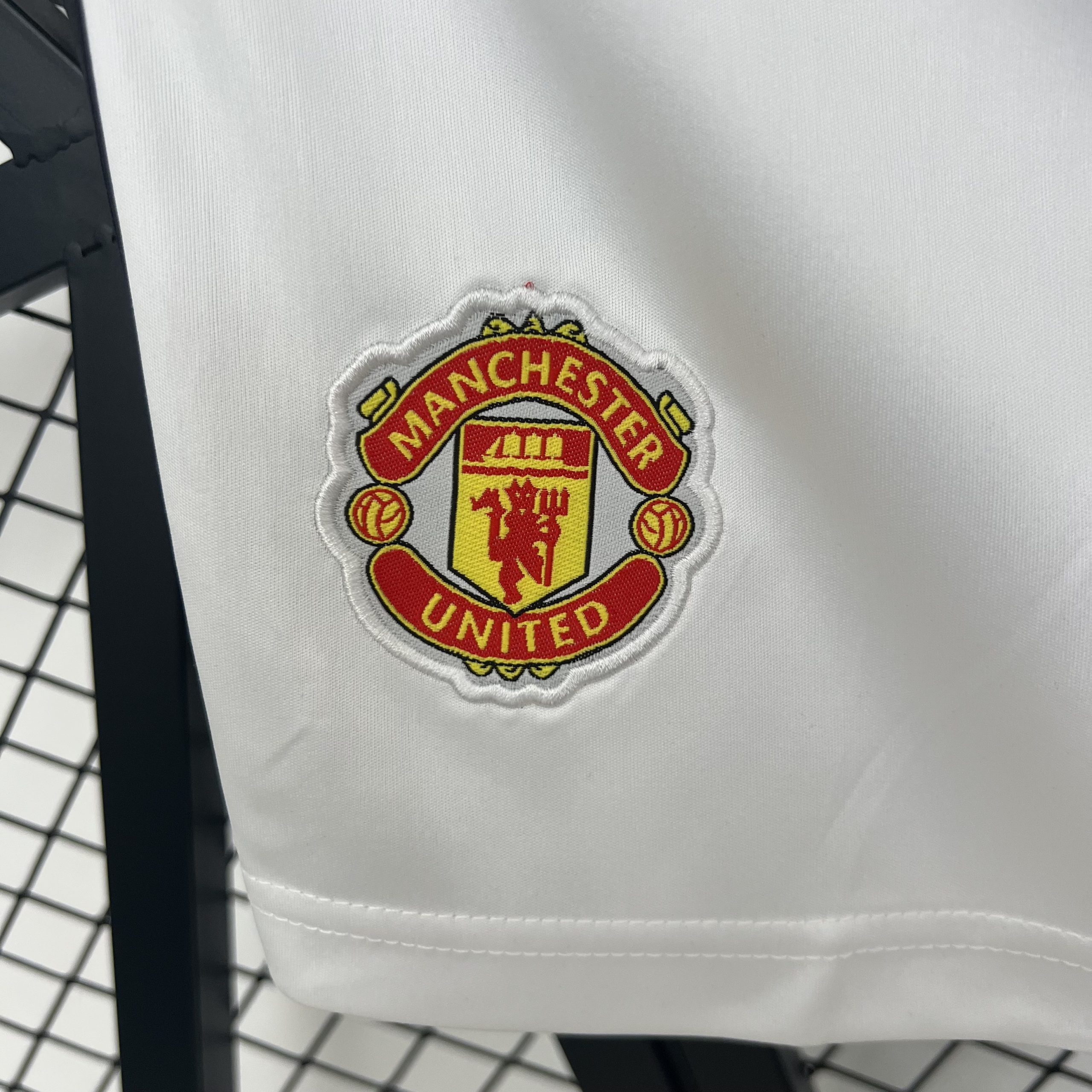 Manchester United 2025/26 Home Shorts - Image 4