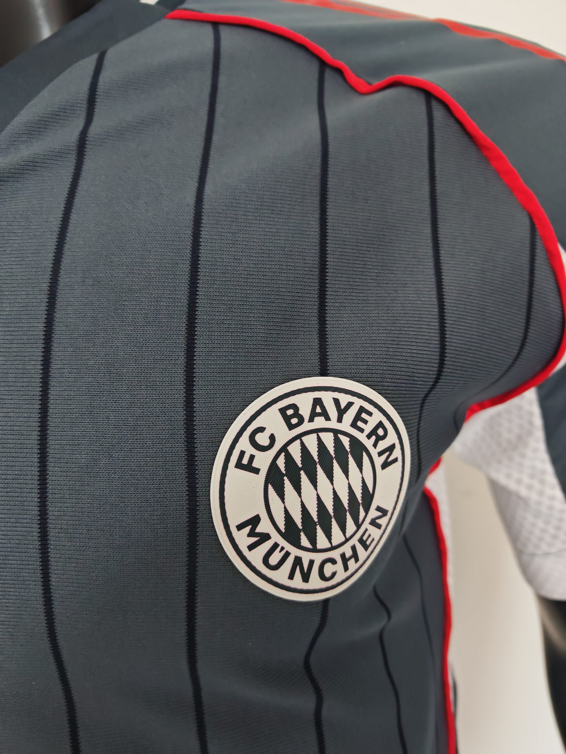 2025/26 Bayern Munich Baseball Jersey - Image 4