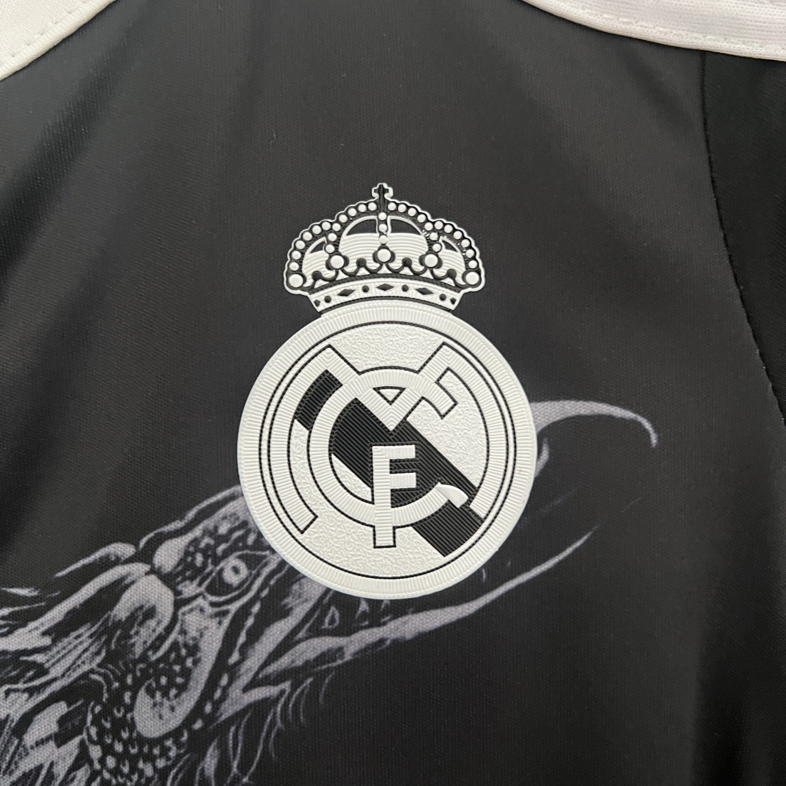 Real Madrid 2014/15 Third Kids Kit - Image 4