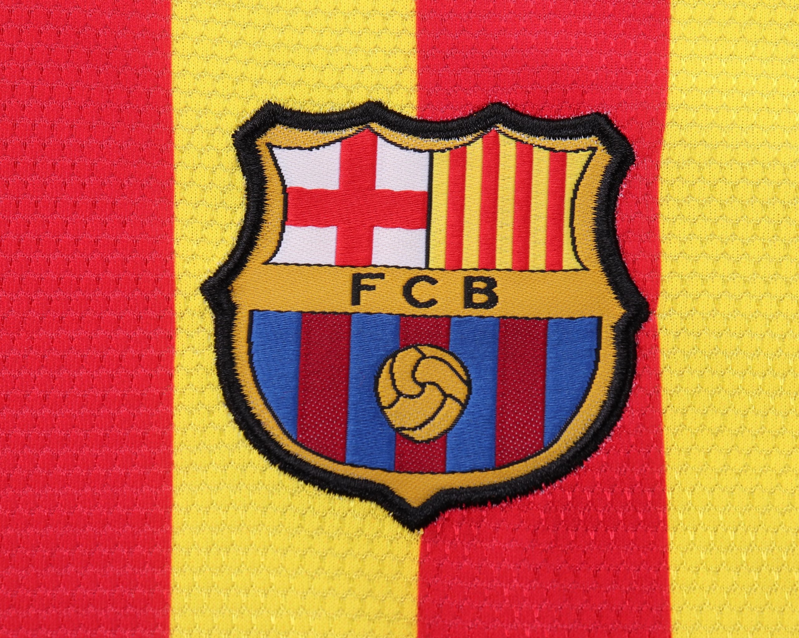 Barcelona 2013/14 Away Kids Kit - Image 5