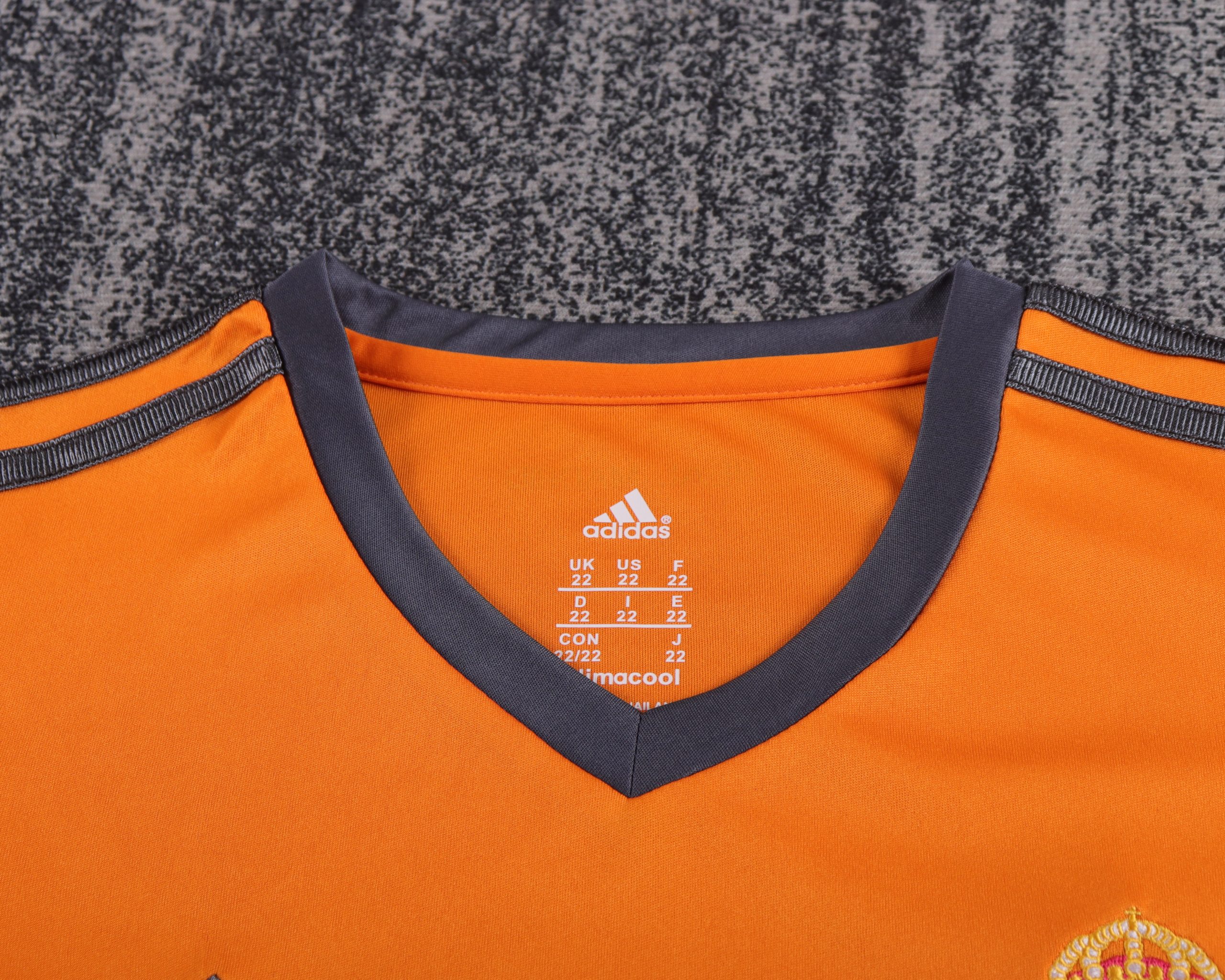 Real Madrid 2013/14 Third Kids Kit - Image 2